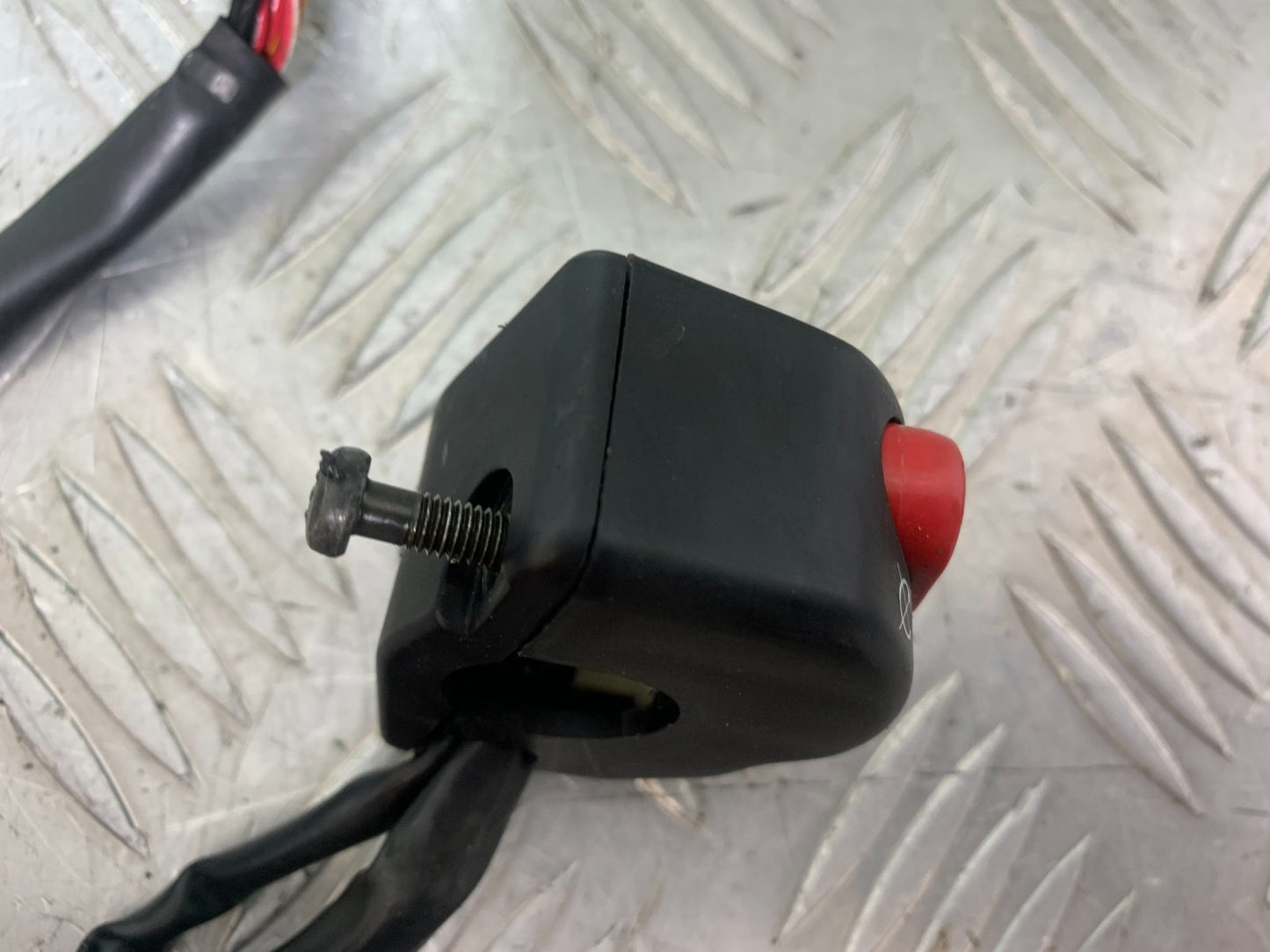 TRIUMPH 1050 SPRINT ST RIGHT SWITCH GEAR   2004-2007 (CMB1197)