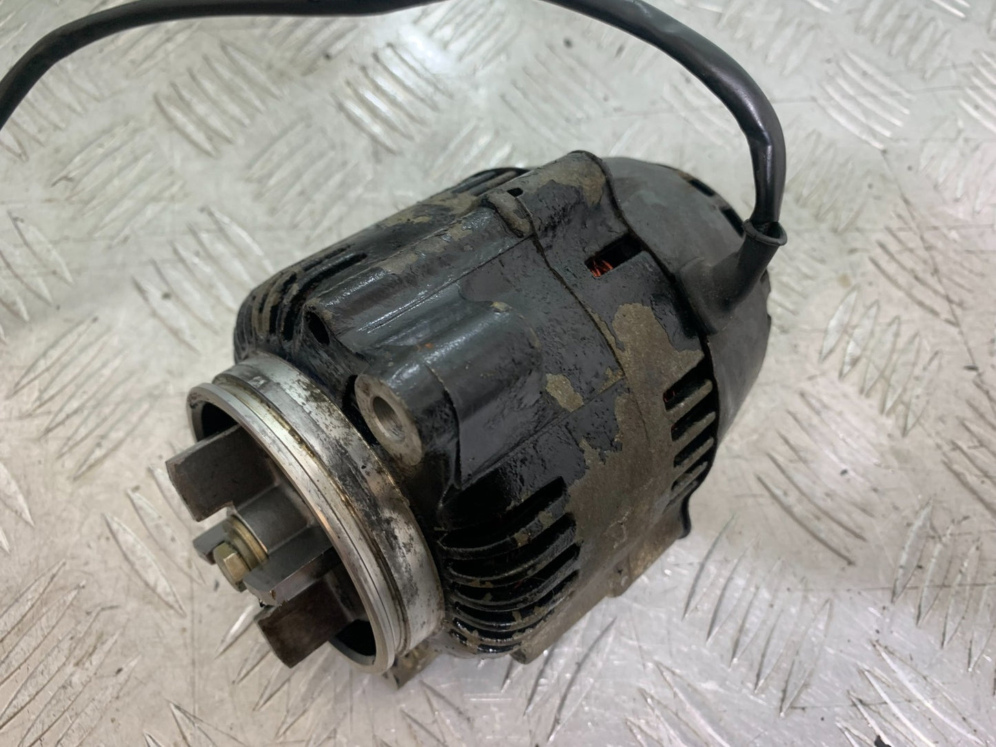 TRIUMPH TROPHY 900 ALTERNATOR  YEAR 1991-95 (CMB1251)