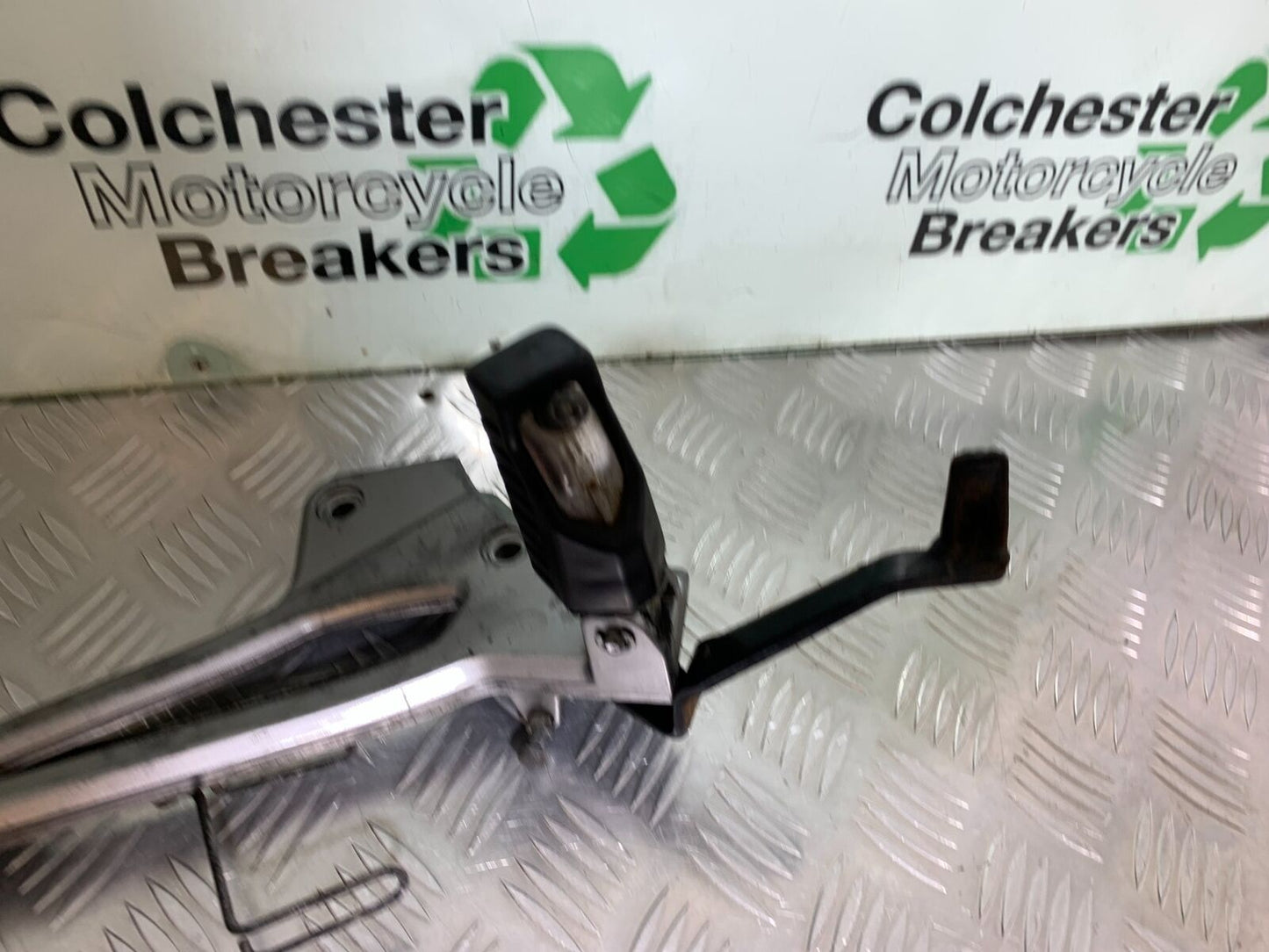KAWASAKI ER5 ER 5 FRONT RIGHT HANGER YEAR 1997-2007 (CMB1003)