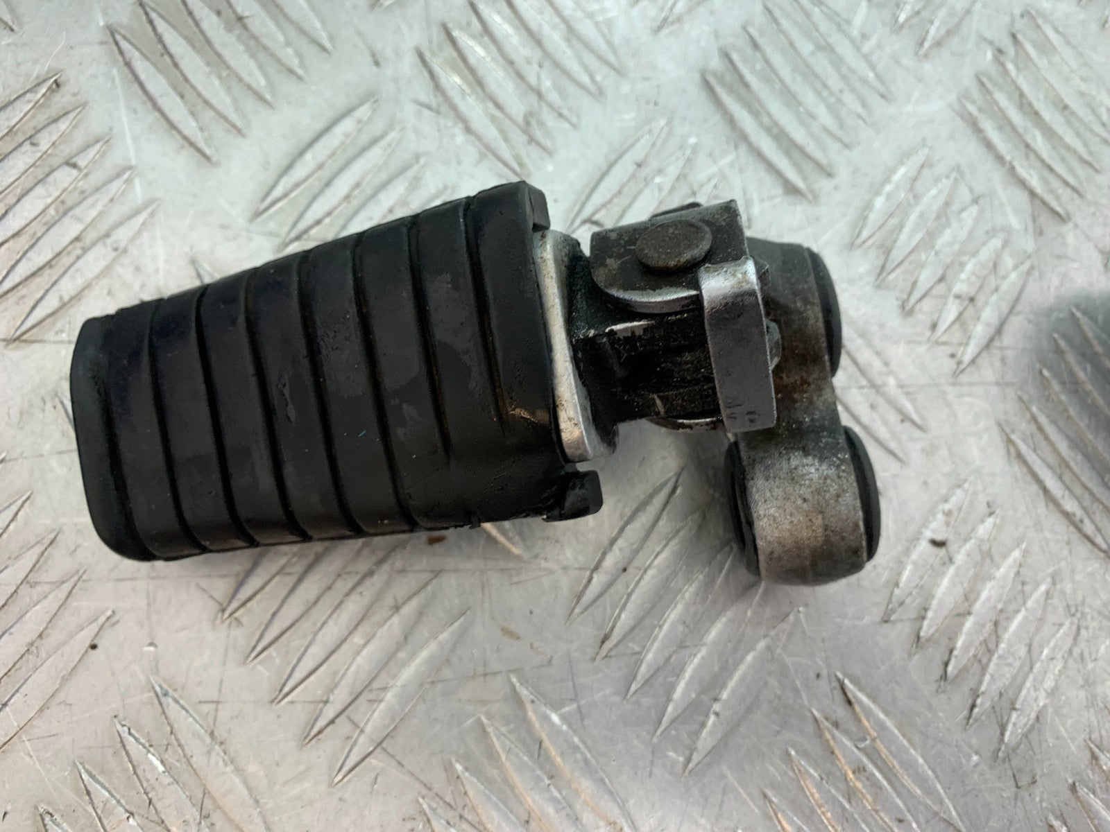 YAMAHA XV1100 XV 1100 VIRAGO FRONT LEFT FOOTPEG  1990-1999 (CMB1243)
