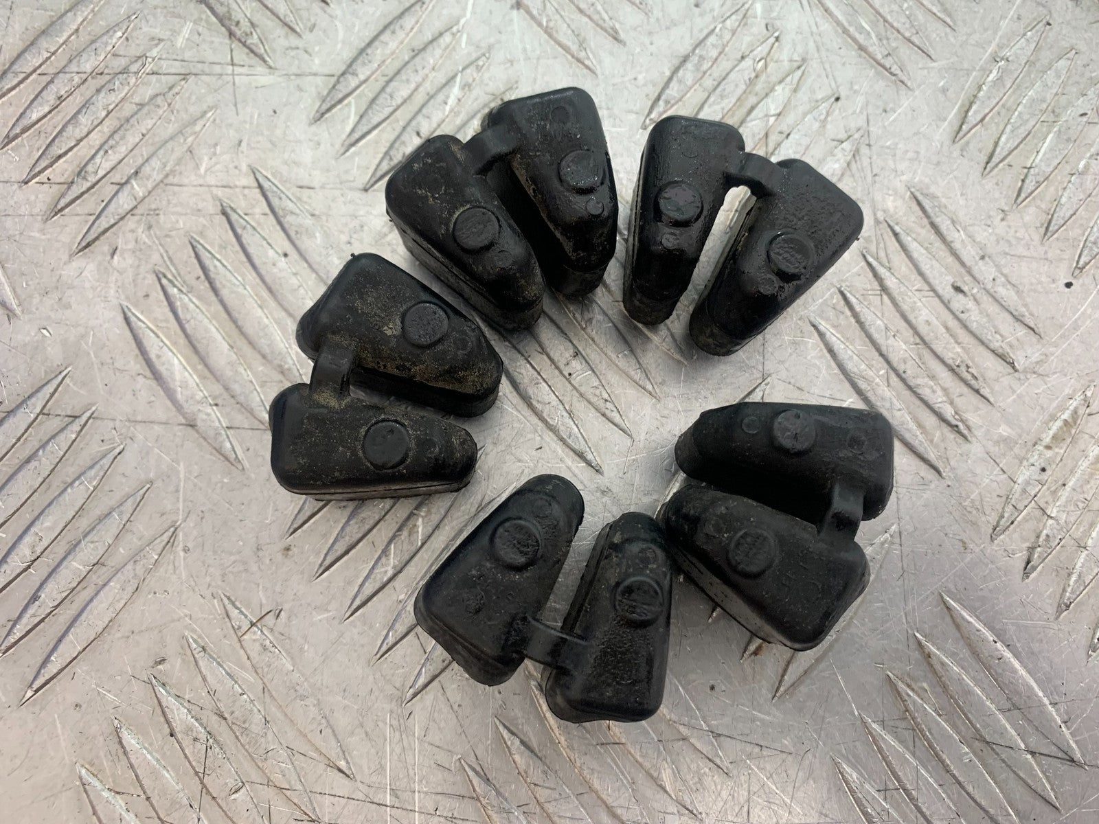HONDA CBR1000 rr FIREBLADE CUSH DRIVE RUBBERS  YEAR 2012-2016 (CMB1198)