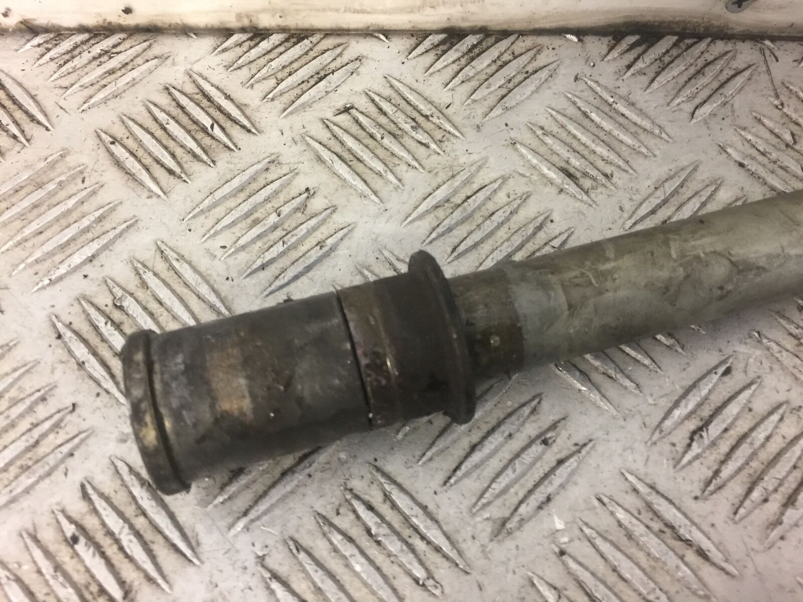 KAWASAKI ZX6R ZX636 FRONT WHEEL SPINDLE YEAR 2002  (STOCK 484)