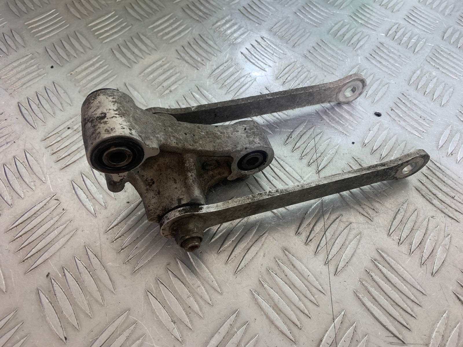 KAWASAKI ZX6R REAR SHOCK LINKAGE YEAR 2009-2012 (CMB1136)