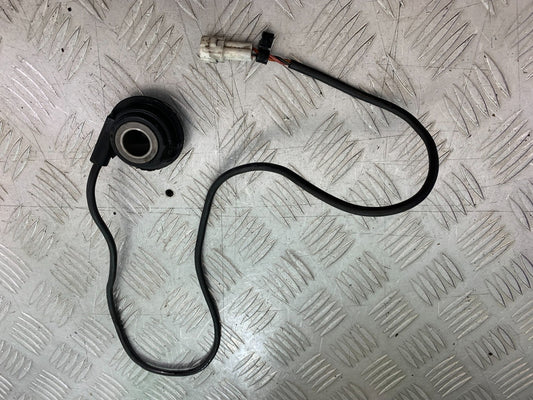 TRIUMPH 955i DAYTONA SPEEDO DRIVE (DAMAGED)  YEAR 2002-2006 (CMB1229)