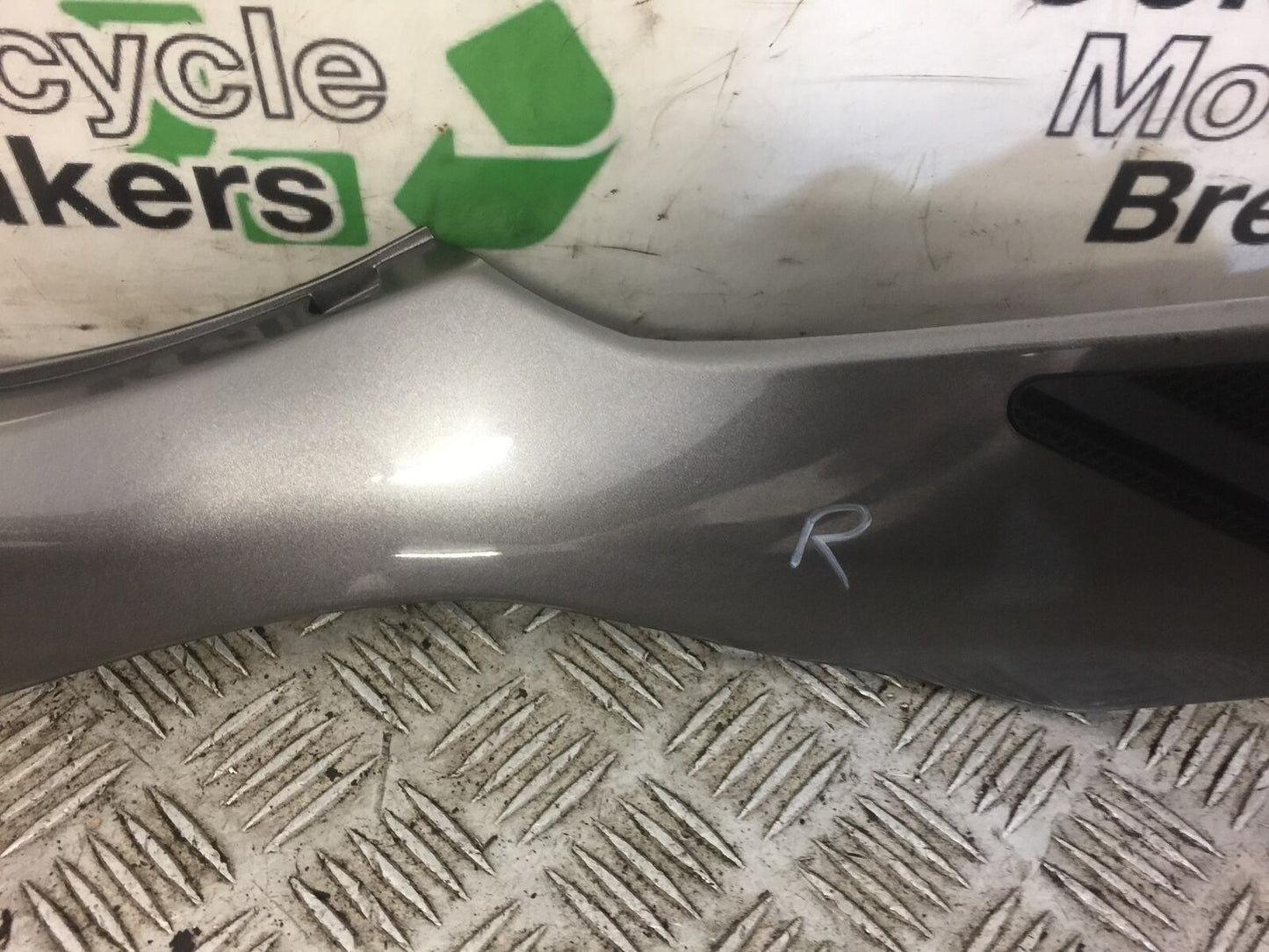 KAWASAKI NINJA H2 SX SE RIGHT SIDE FAIRING INFILL  YEAR 2018 2019  (STOCK 439)
