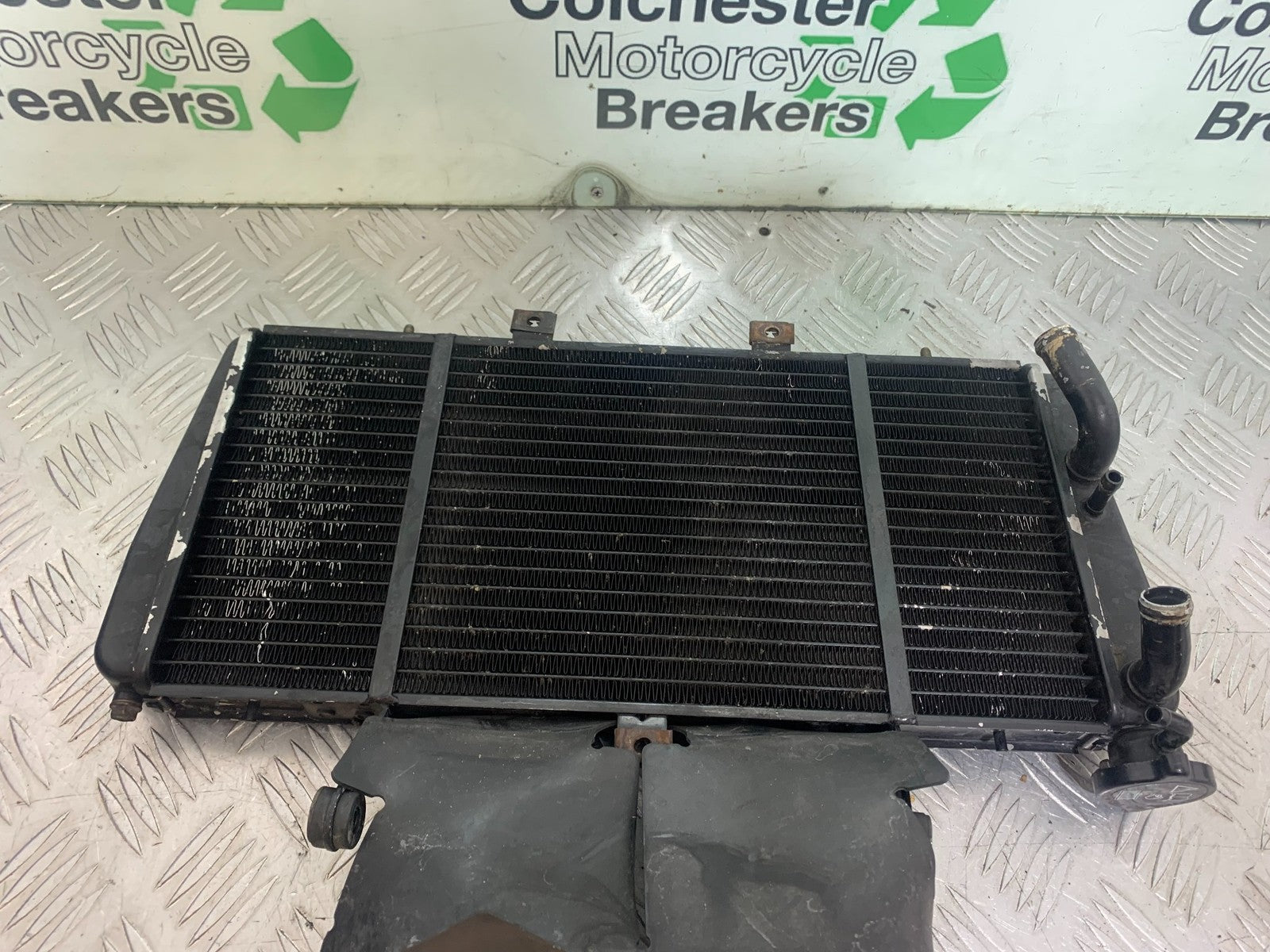 TRIUMPH 955i SPRINT ST RADIATOR   1999-2004 (CMB1176)