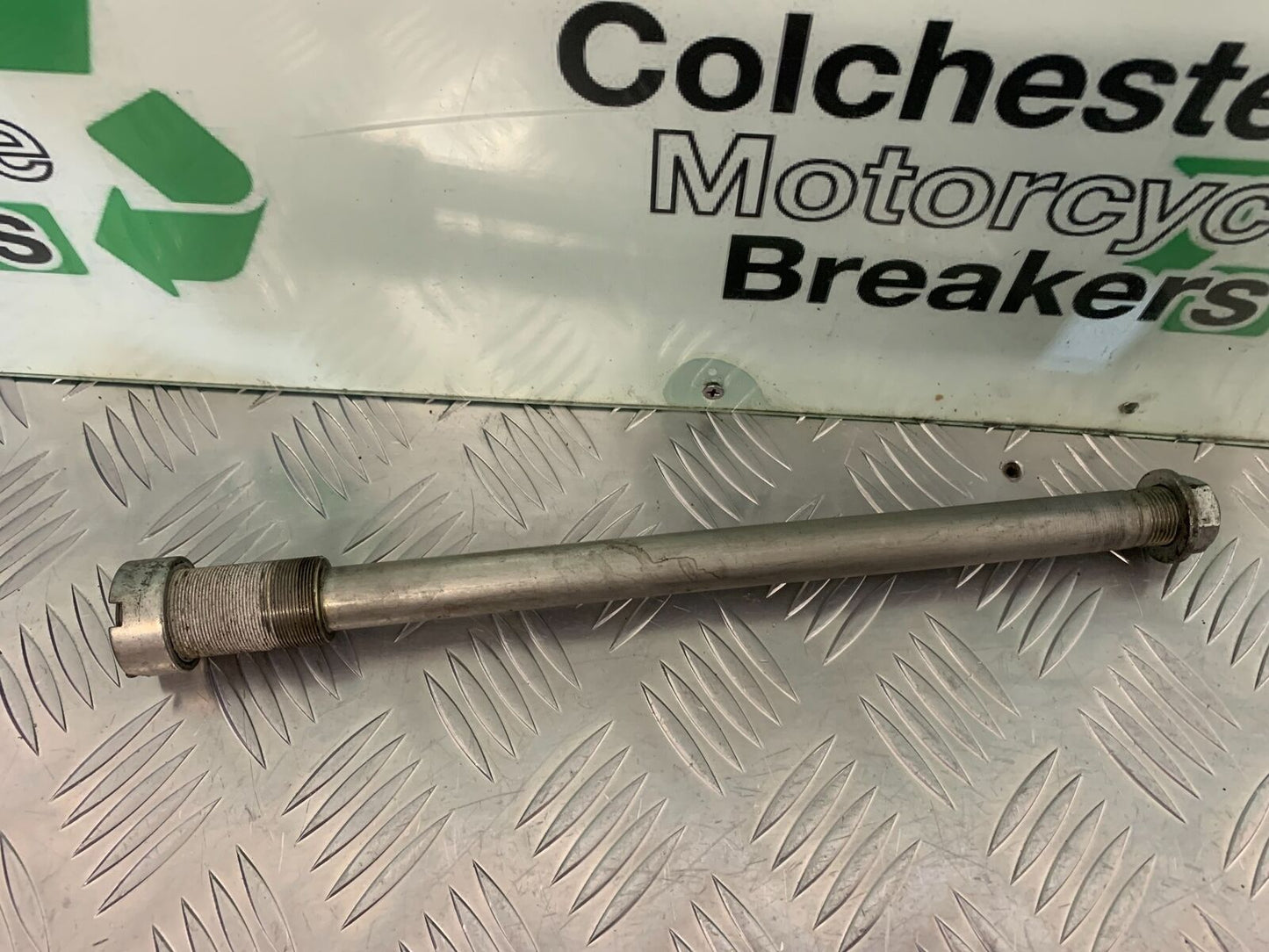 KAWASAKI Z750 Z 750 SWINGARM SPINDLE YEAR 2004-2006  (STOCK 963)
