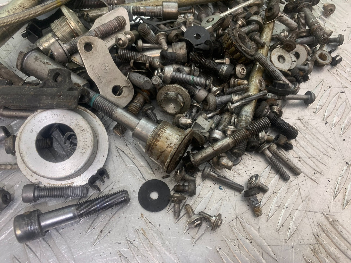 BMW R1200 R 1200 GS NUTS AND BOLTS   YEAR 2013-2016 (CMB1257)