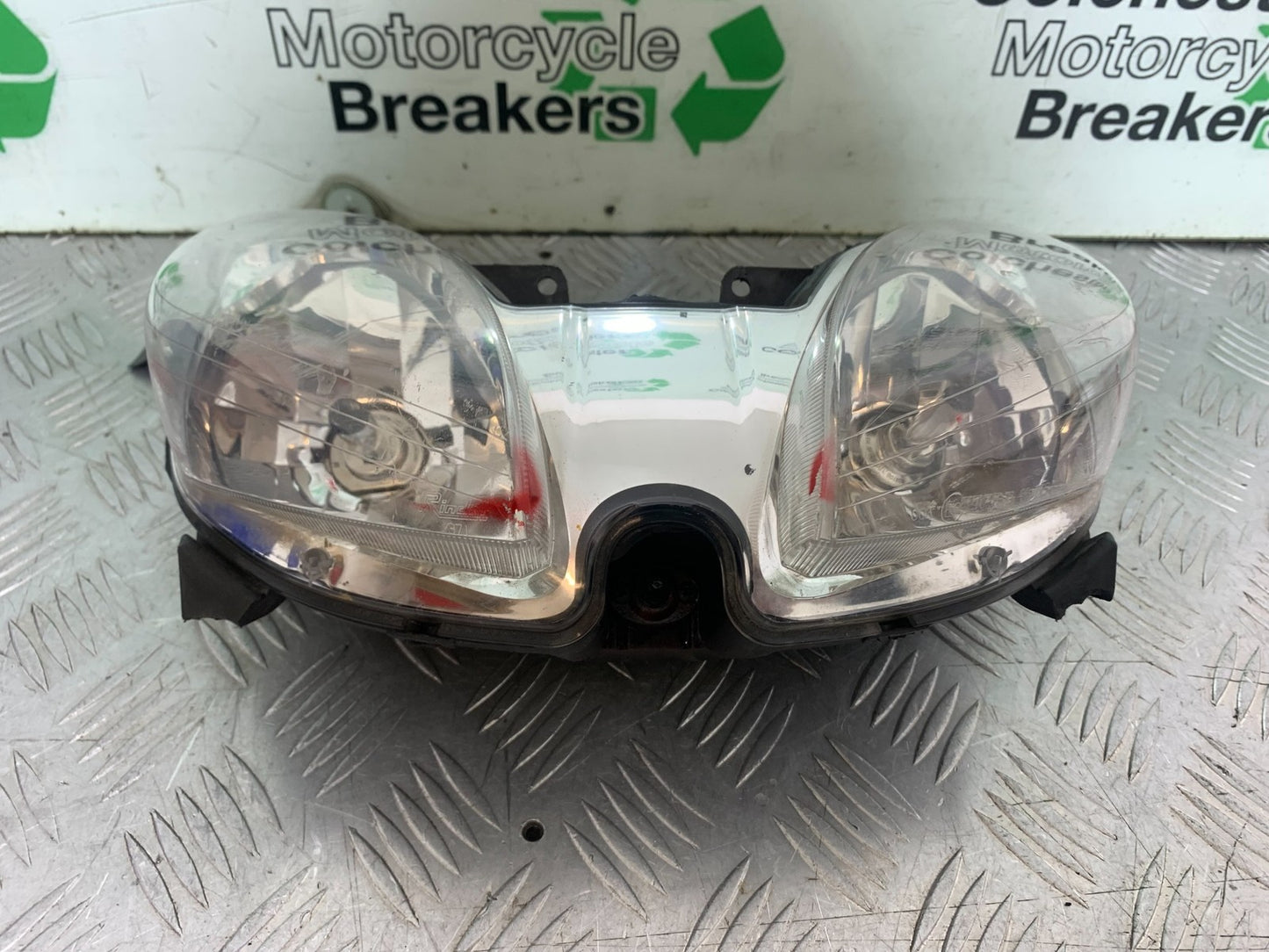 YAMAHA XMAX 250 XMAX 250 HEADLIGHT  YEAR 2006-09 (CMB1201)