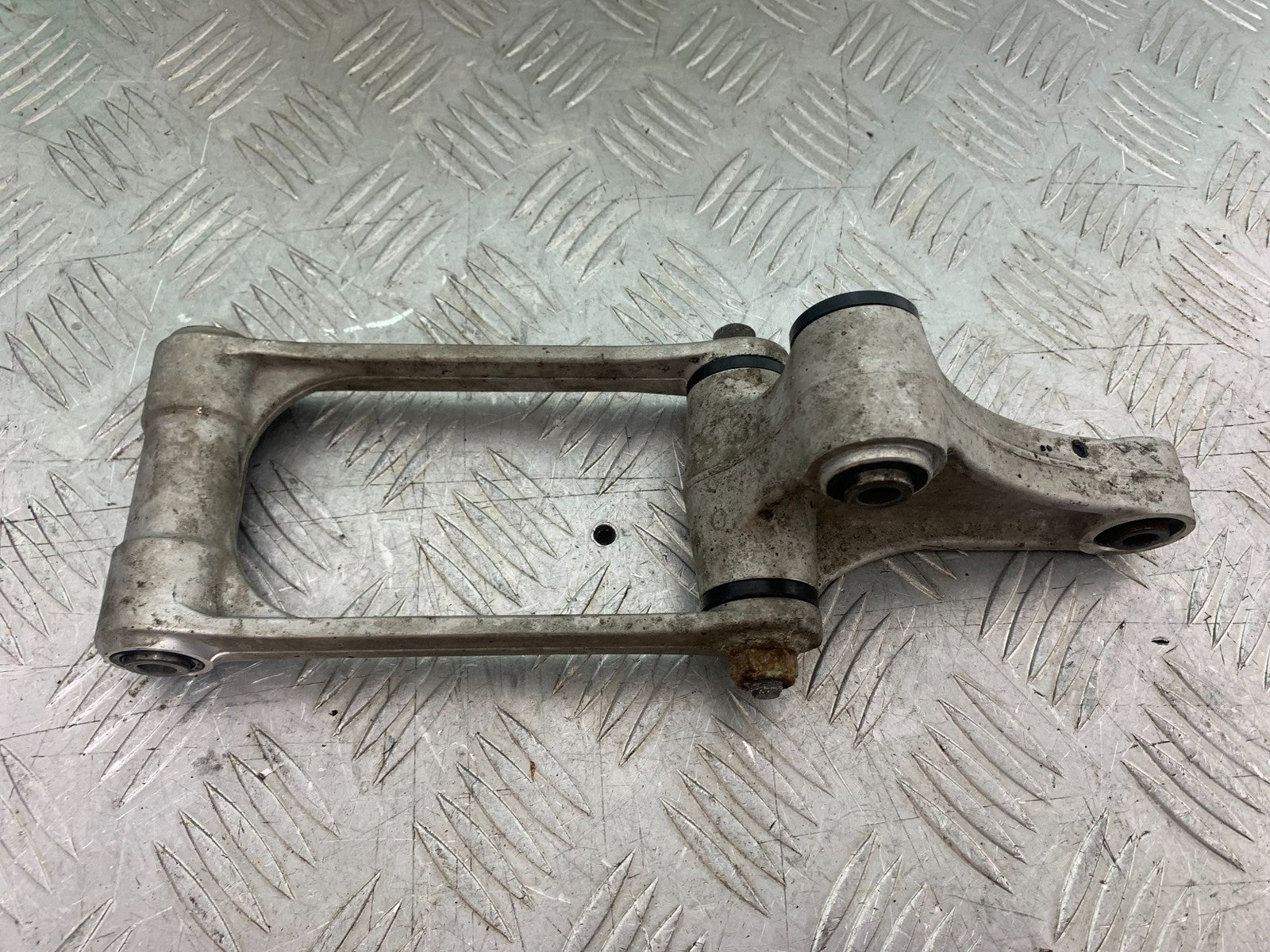 HONDA CBR1000 rr FIREBLADE REAR SHOCK LINKAGE  YEAR 2006 (CMB1220)
