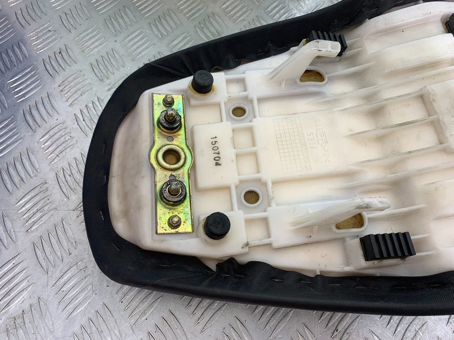SUZUKI GSF1200 GSF 1200 BANDIT SEAT YEAR 2001-2004 (CMB1188)