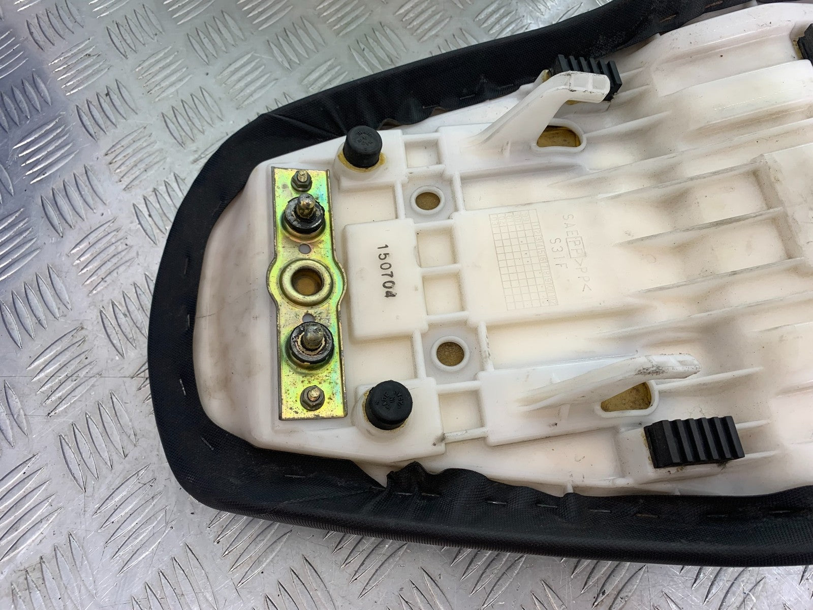 SUZUKI GSF1200 GSF 1200 BANDIT SEAT YEAR 2001-2004 (CMB1188)