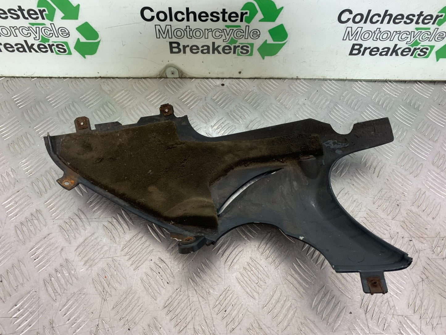 TRIUMPH 955i SPRINT ST LEFT BELLYPAN YEAR 1999-04 (CMB1230)