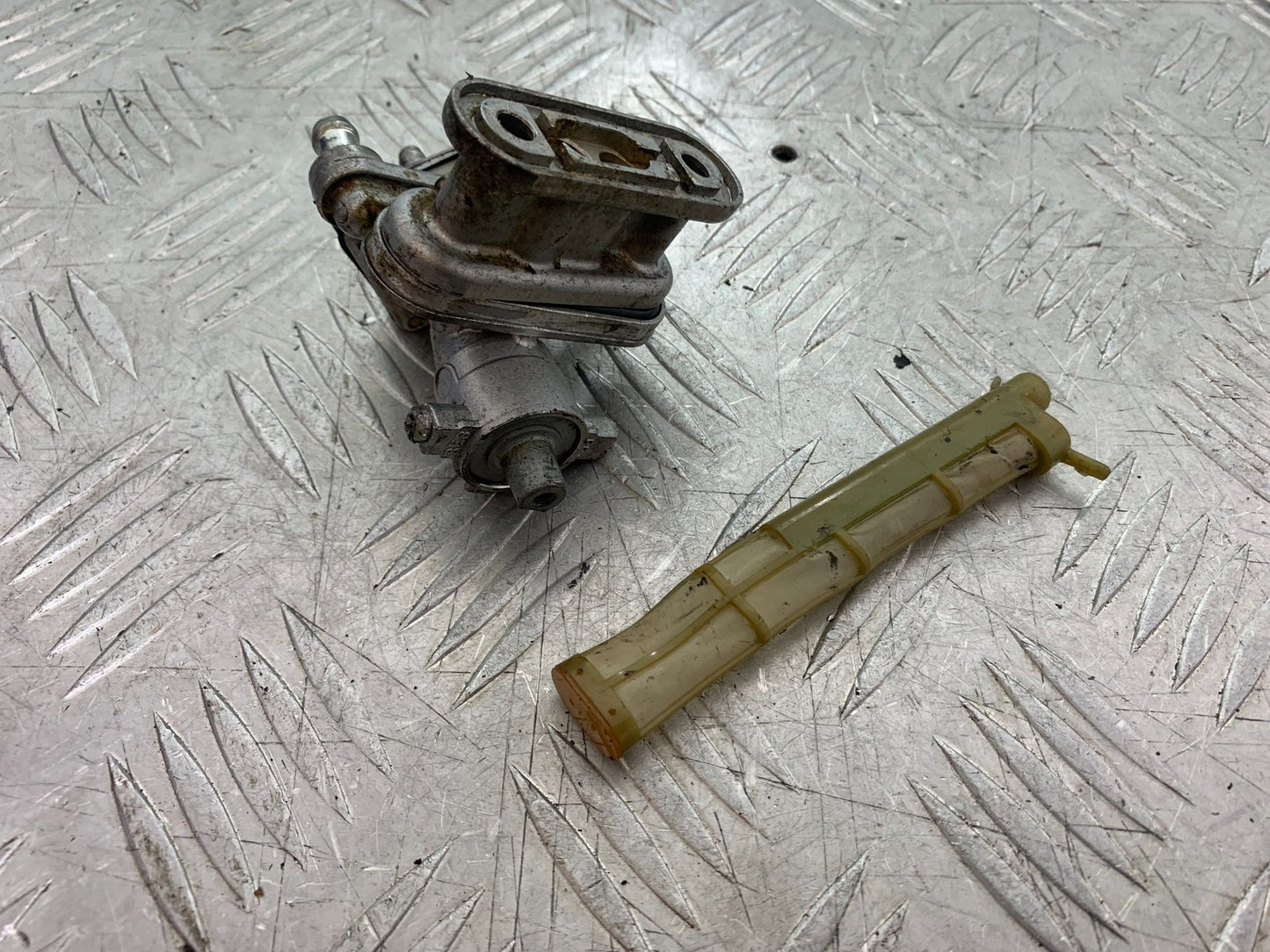 TRIUMPH TROPHY 900 PETROL TAP  YEAR 1991-95 (CMB1251)