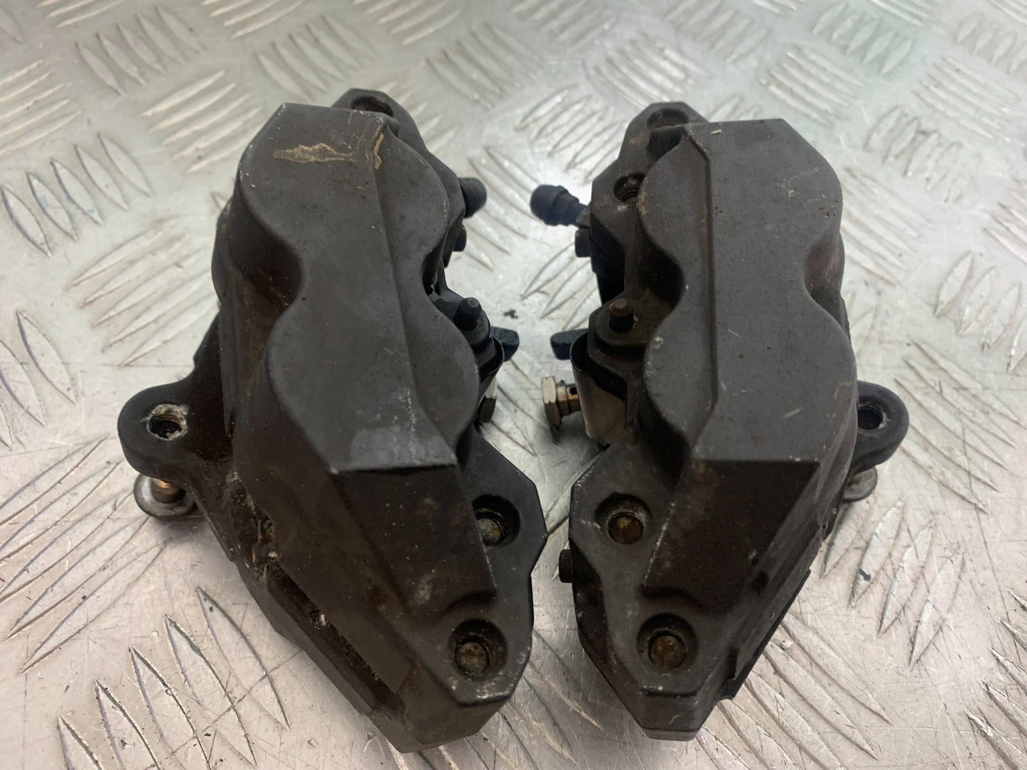 SUZUKI GSXR600 GSXR 600 K1 K2 K3 FRONT BRAKE CALIPERS 1999-03 (CMB1284)