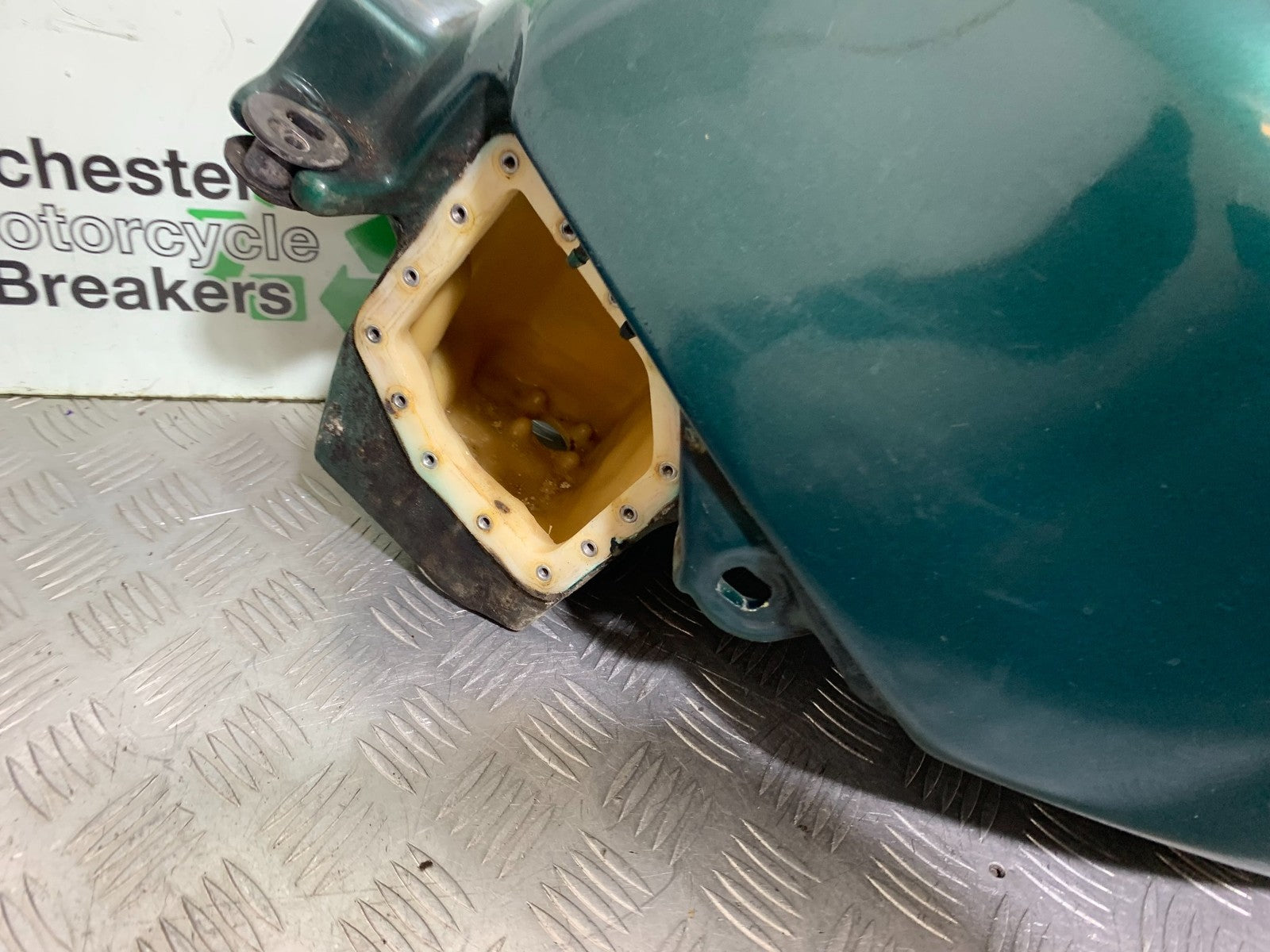 TRIUMPH 955I SPRINT RS PETROL TANK YEAR 1999-03 (CMB1313)