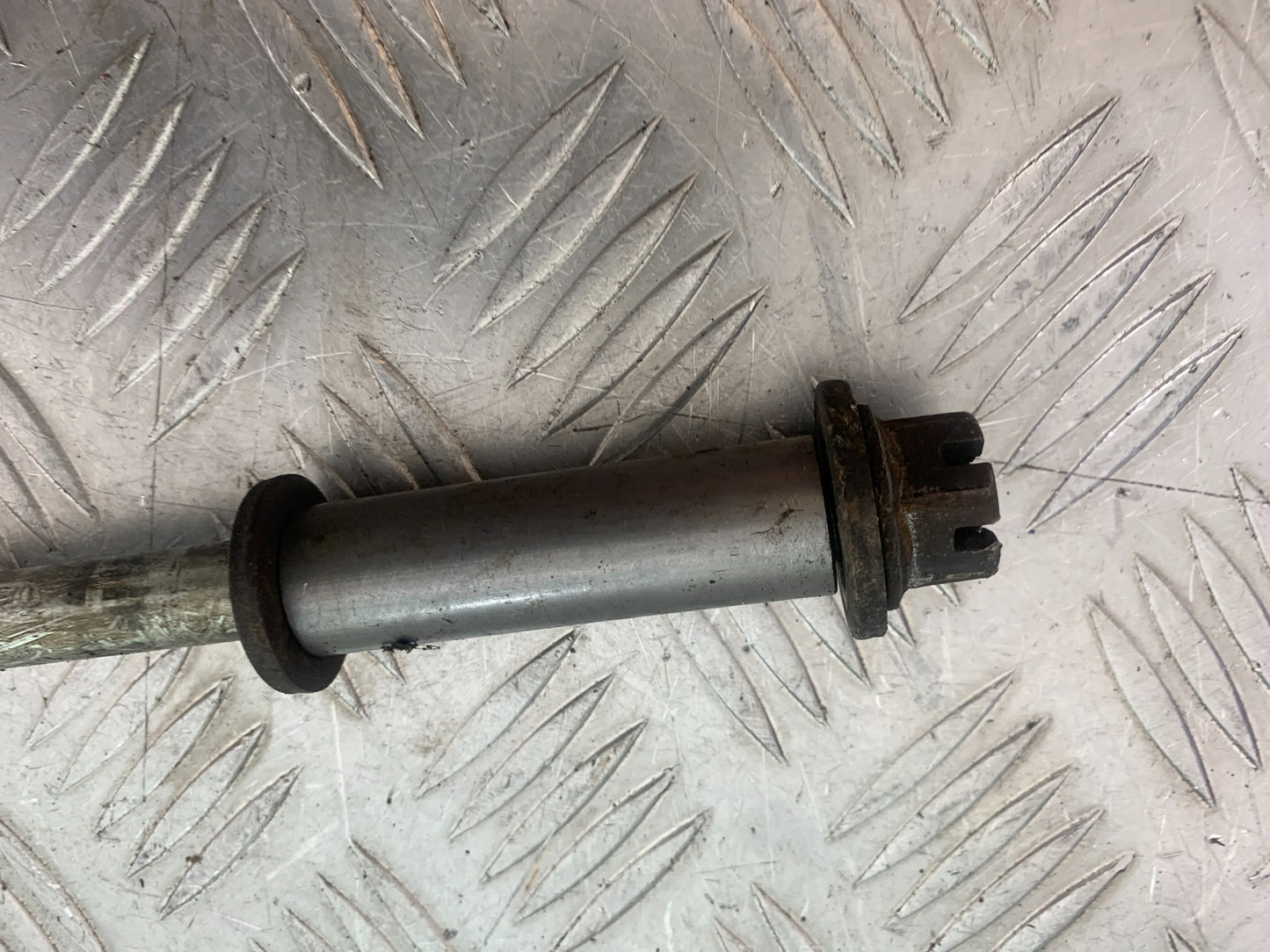 YAMAHA XV535 XV 535 VIRAGO REAR WHEEL SPINDLE   YEAR 1994-02 (CMB1162)