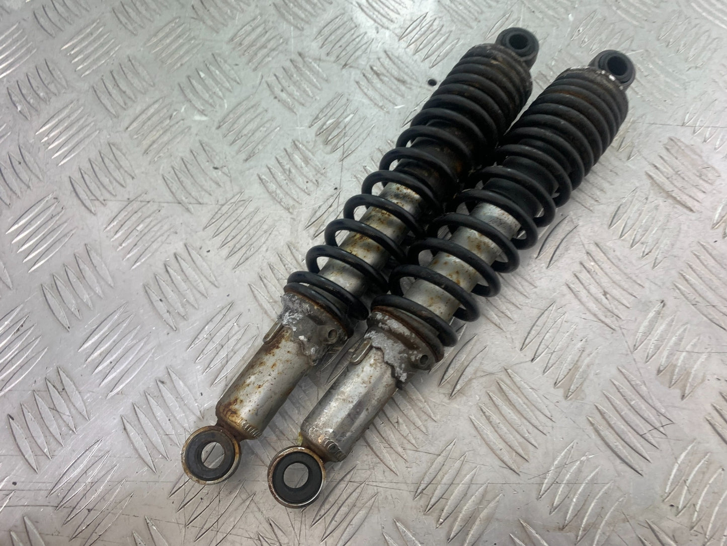 YAMAHA YBR125 YBR 125 REAR SHOCKS   YEAR 2010-2017 (CMB1163