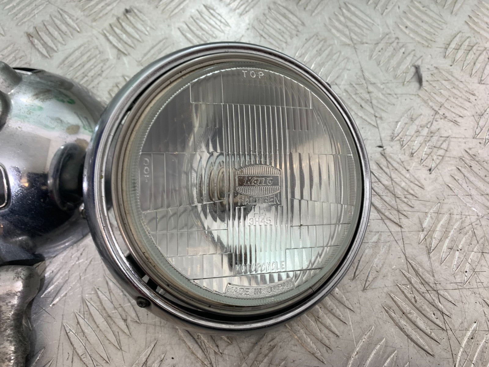 YAMAHA XV1100 XV 1100 VIRAGO HEADLIGHT AND BACKING  1990-1999 (CMB1243)