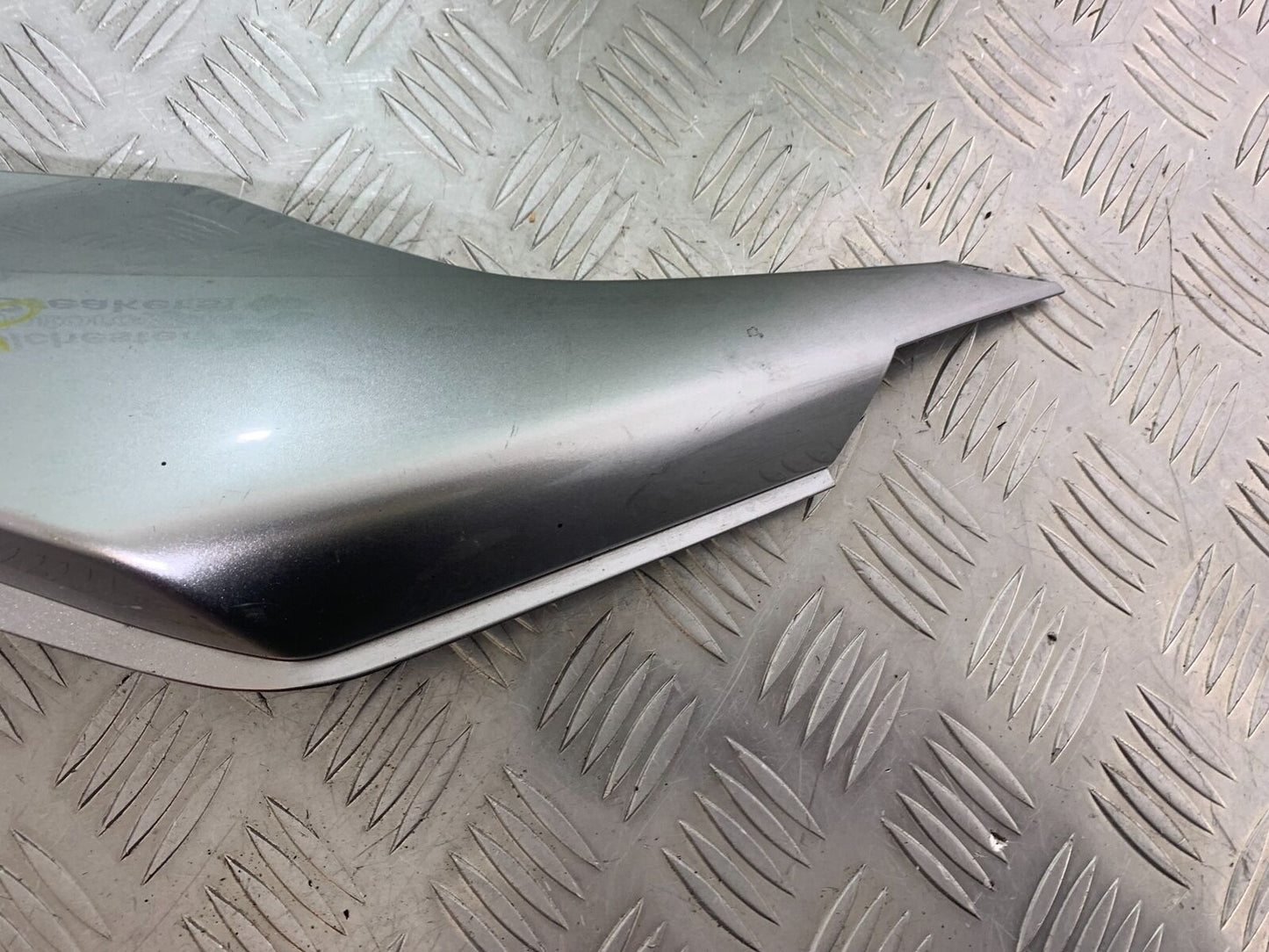 HONDA VFR1200 VFR 1200 FA RIGHT SEAT PANEL  YEAR 2010-11 CMB1088)