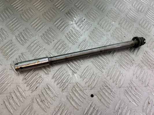 YAMAHA XV1100 XV 1100 VIRAGO REAR WHEEL SPINDLE 1990-1999 (CMB1243)