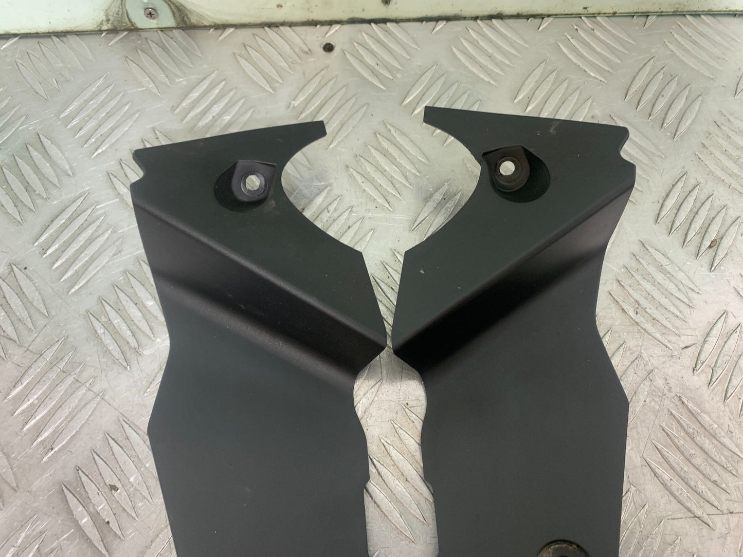 TRIUMPH TIGER 800 XRT LEFT AND RIGHT INNER INFILLS  2018-2020 (CMB1193)