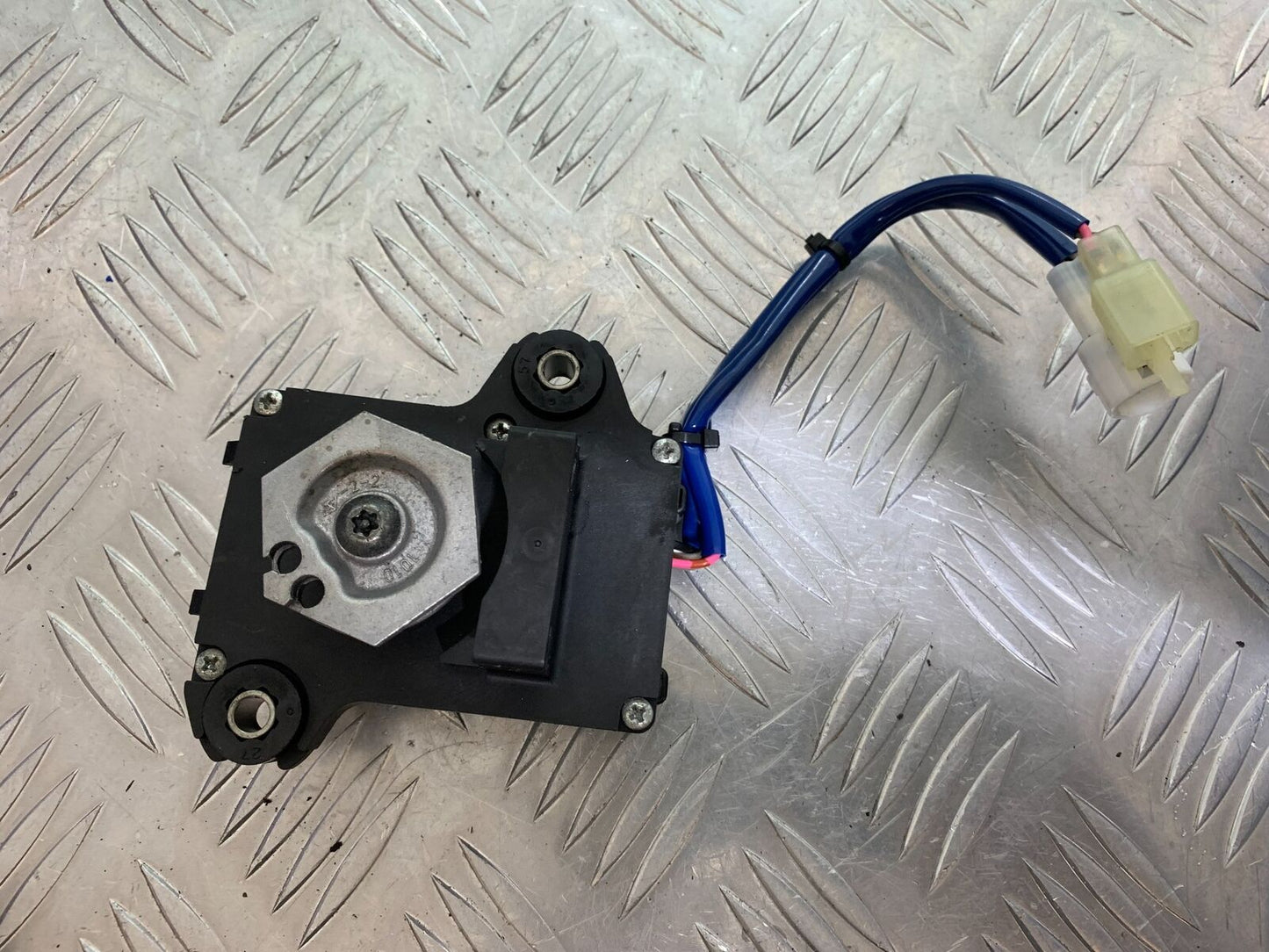 KAWASAKI ZX10R ZX 10R EXHAUST SERVO MOTOR  YEAR 2016-2020 (CMB1015)