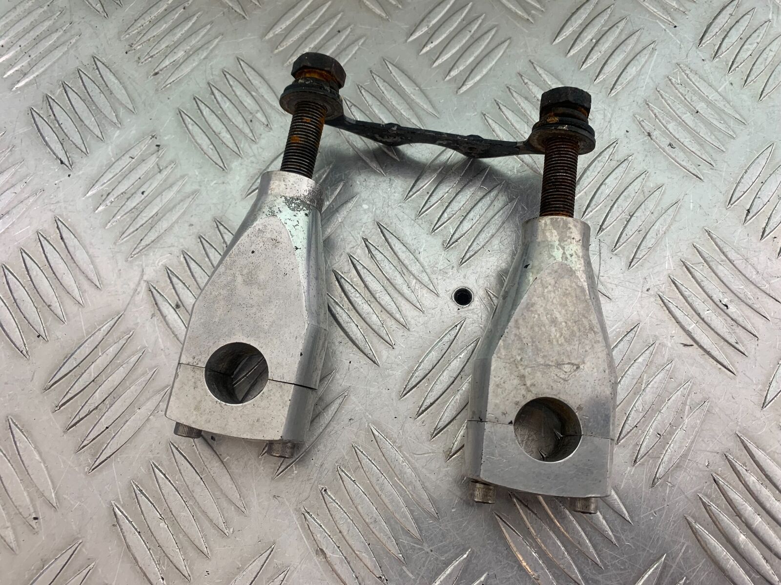 YAMAHA XV535 XV 535 VIRAGO HANDLEBAR RISERS   YEAR 1994-02 (CMB1044)