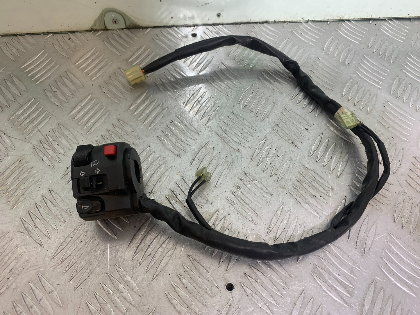 YAMAHA YZF R1 LEFT SWITCH GEAR YEAR 2004-2006 (CMB1155)