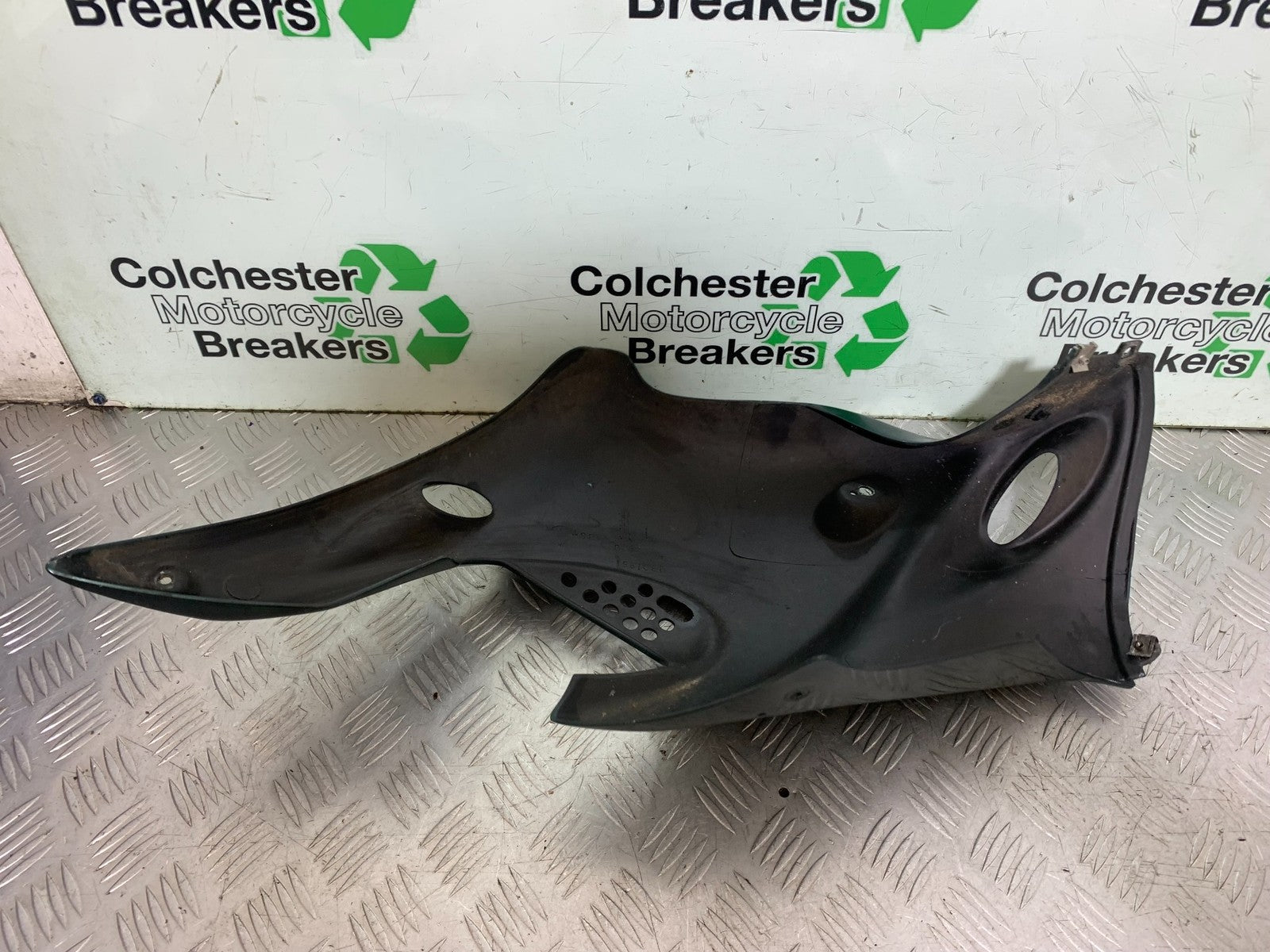 TRIUMPH 955I SPRINT RS RIGHT FAIRING  YEAR 1999-03 (CMB1313)