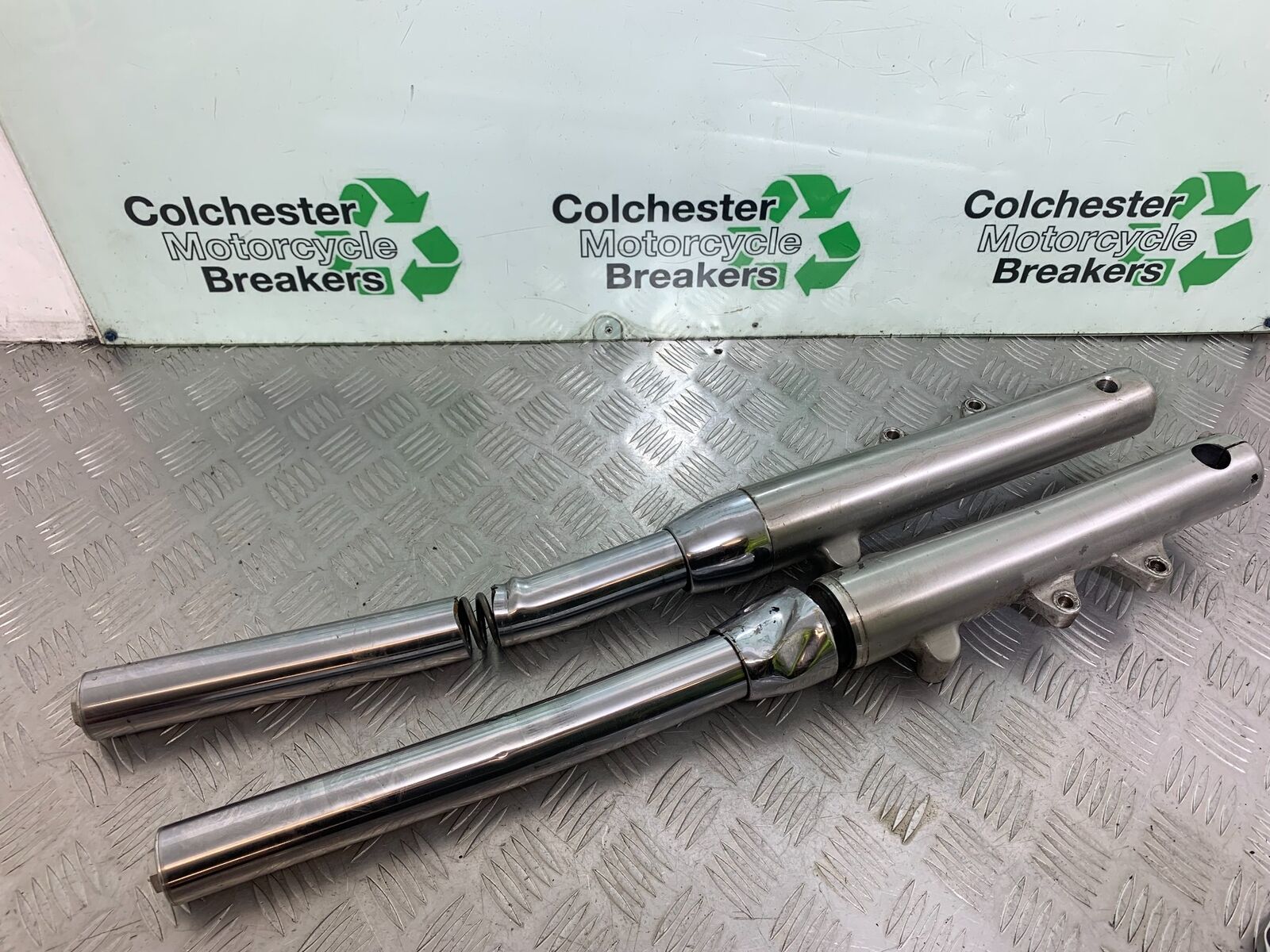 TRIUMPH THUNDERBIRD 1600 FORKS (DAMAGED)  YEAR 2011 (CMB1107)