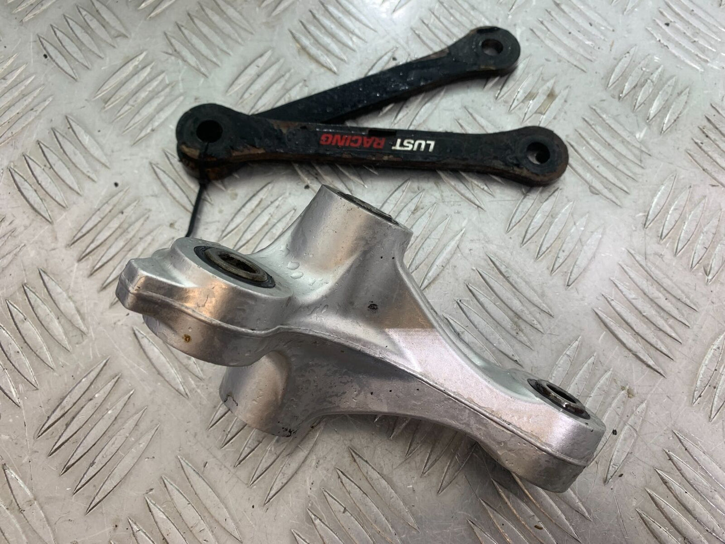 TRIUMPH TIGER 800 REAR SHOCK LINKAGE  YEAR 2011-2014 (CMB1113)