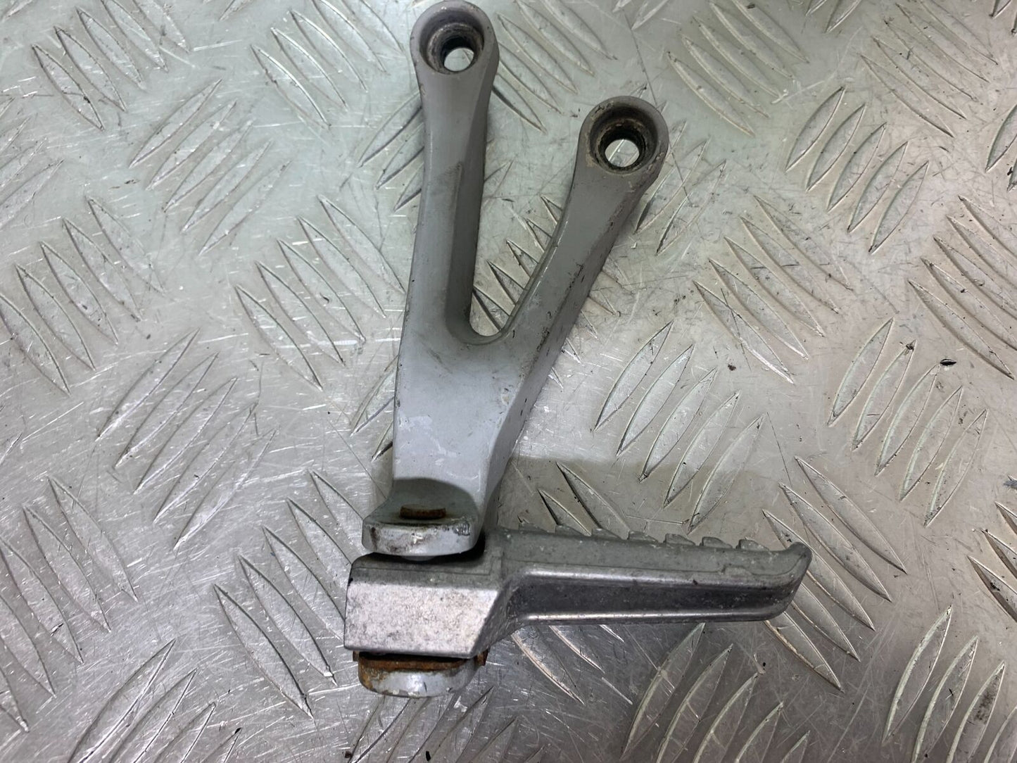 KAWASAKI ZX6R ZX6 J RIGHT REAR HANGER  YEAR 2000 (CMB1129)