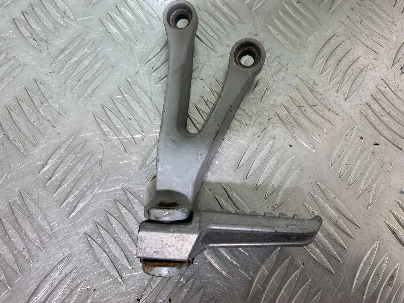 KAWASAKI ZX6R ZX6 J RIGHT REAR HANGER  YEAR 2000 (CMB1129)