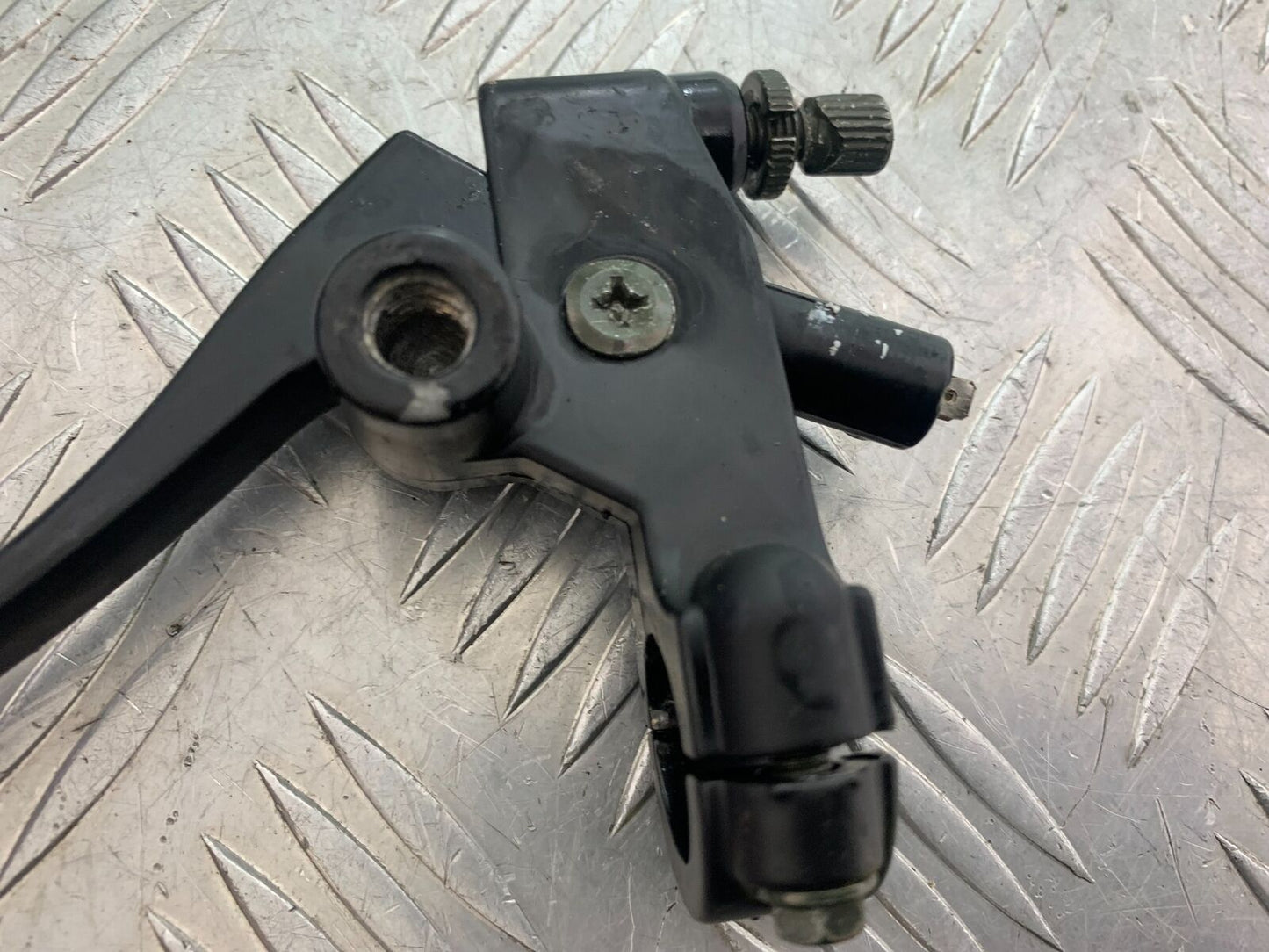 MUTT GT-SS 125 CLUTCH LEVER AND BRACKET YEAR 2020- 2024 CMB1085)