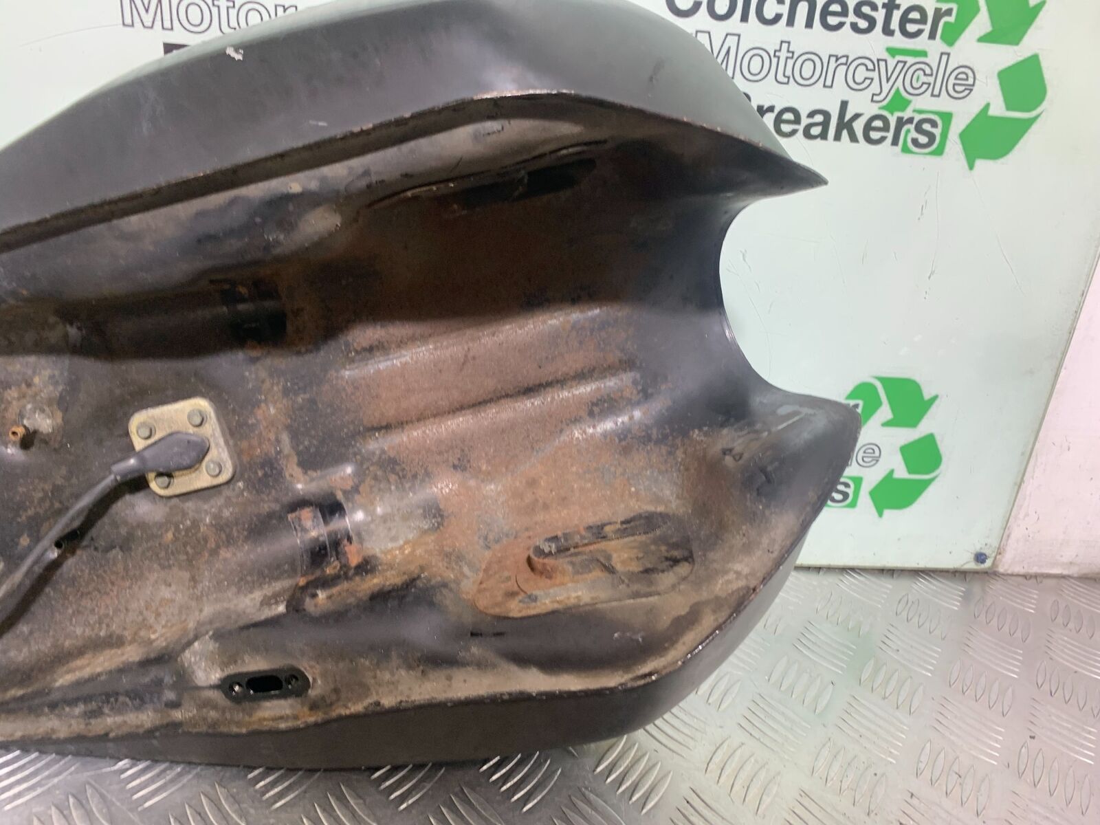 YAMAHA XJR1300 XJR 1300 PETROL TANK  1999-2003 (CMB1119)