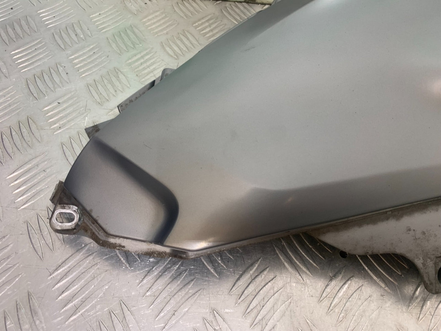 BMW R1200 R 1200 GS RIGHT TANK PANEL YEAR 2013-2016 (CMB1257)