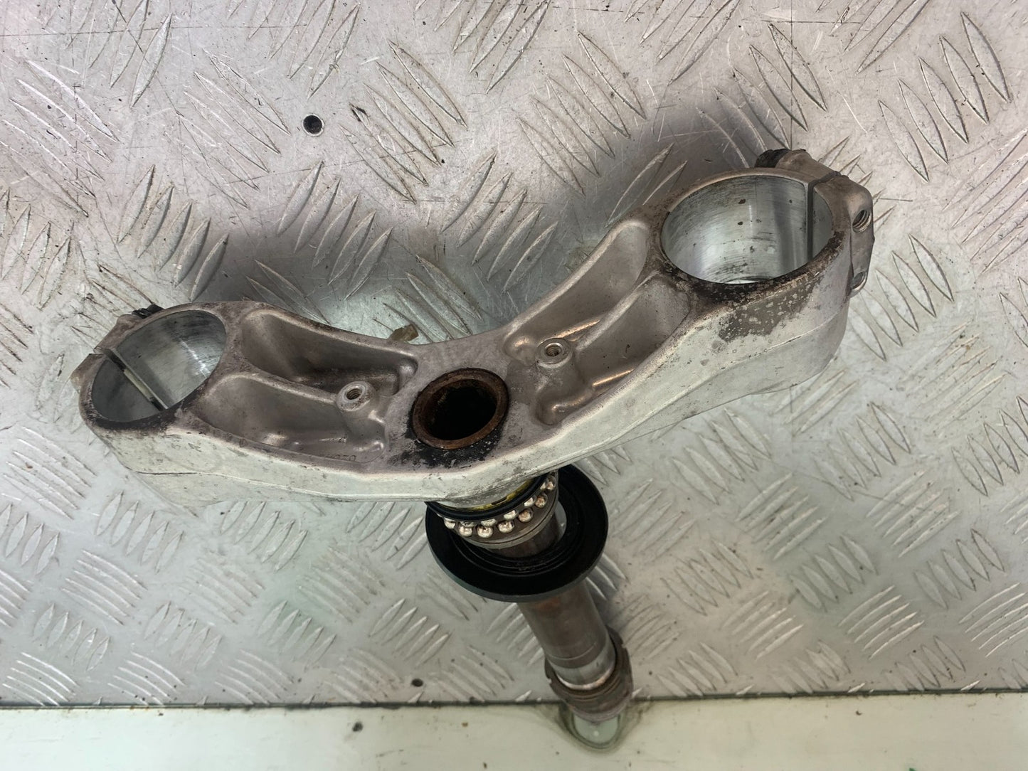 KAWASAKI GTR1400 GTR 1400 BOTTOM YOKE  YEAR 2007-2009 (CMB1174)