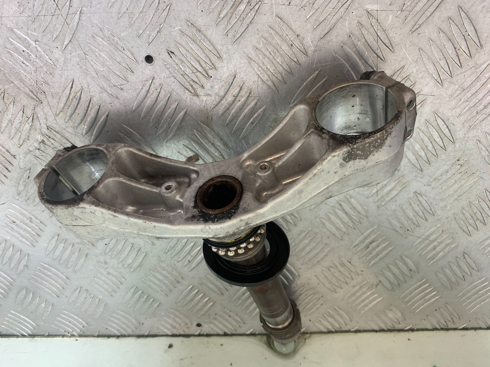 KAWASAKI GTR1400 GTR 1400 BOTTOM YOKE  YEAR 2007-2009 (CMB1174)