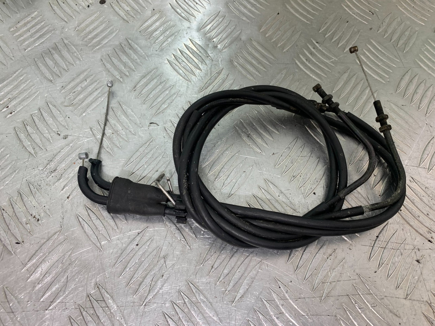 TRIUMPH 955i SPRINT ST THROTTLE CABLES YEAR 1999-04 (CMB1230)