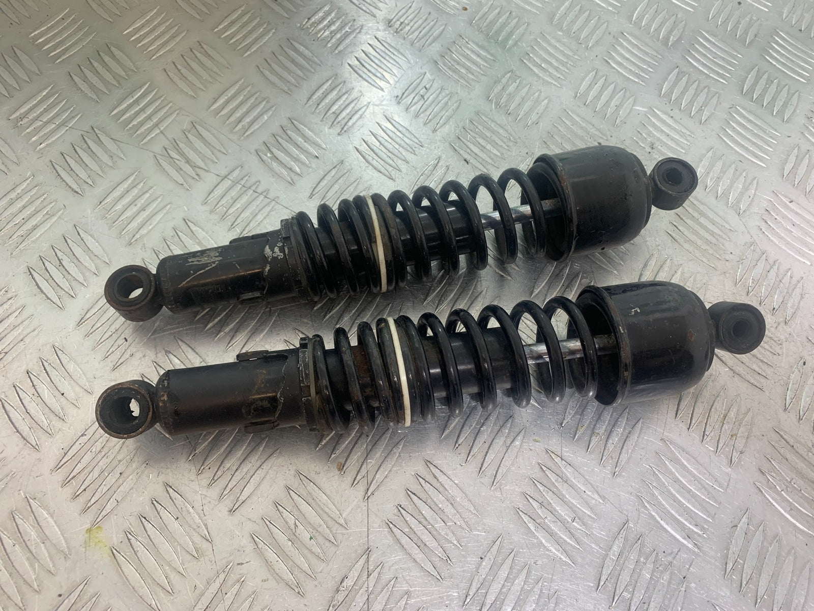 KAWASAKI GT550 GT 550 REAR SHOCKS  YEAR 1984-87 (CMB1141)