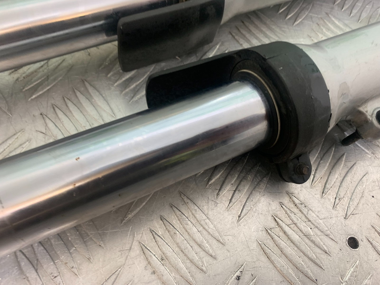 TRIUMPH 955i SPRINT ST FORKS  1999-2004 (CMB1176)