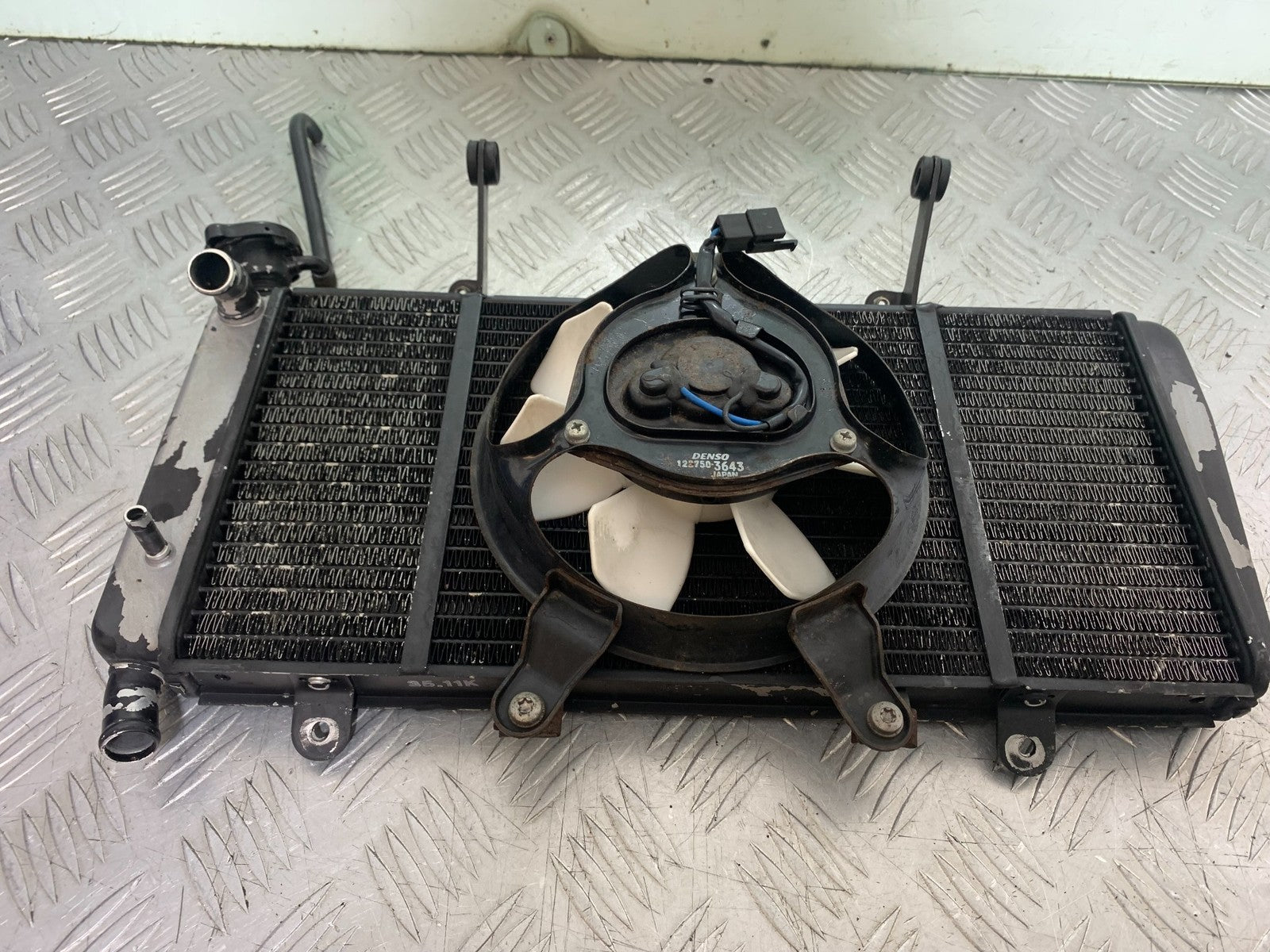 TRIUMPH 1050 SPRINT GT RADIATOR AND FAN YEAR 2010-2016 (CMB1250)