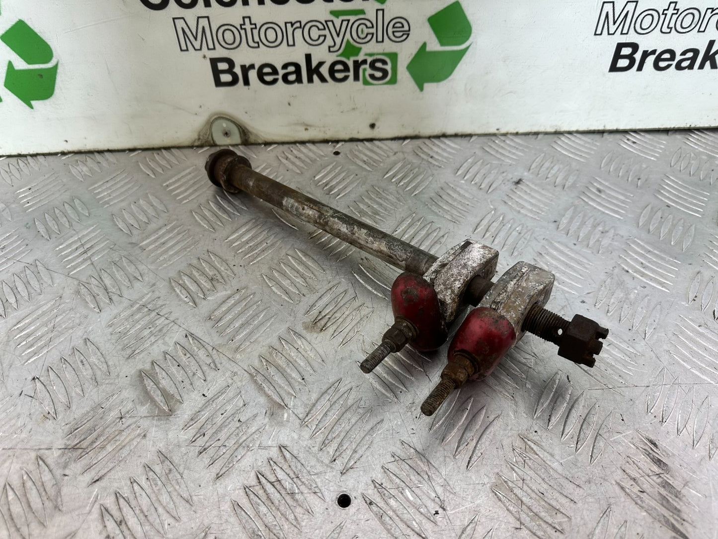 KAWASAKI ER6 F ER6F REAR WHEEL SPINDLE AND SPACERS YEAR 2005-2008 (CMB1178)