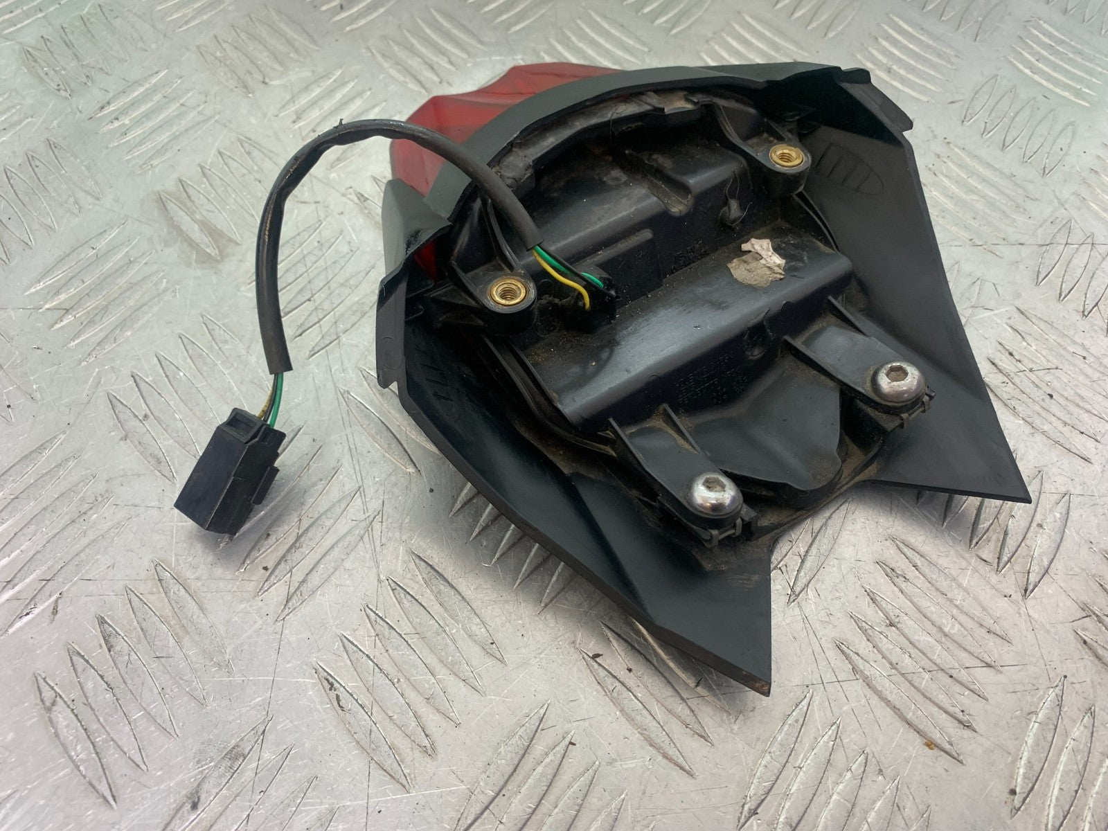 TRIUMPH 675 STREET TRIPLE REAR LIGHT    2013-2016 (CMB1186)