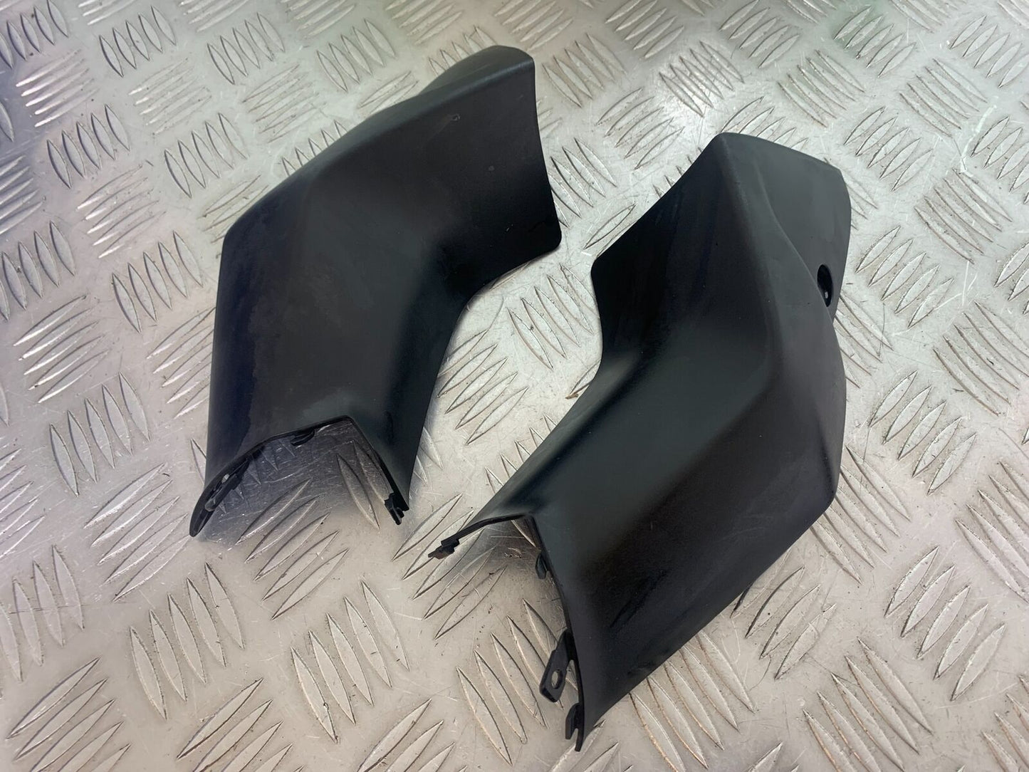 YAMAHA XJ6 XJ6-S TOP FAIRING INFILLS  YEAR 2009-2015  (CMB1070)