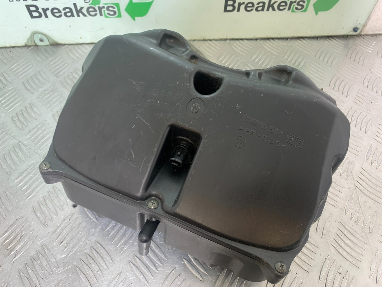 YAMAHA YZF R1 AIRBOX  YEAR 2004-2006 (CMB1155)