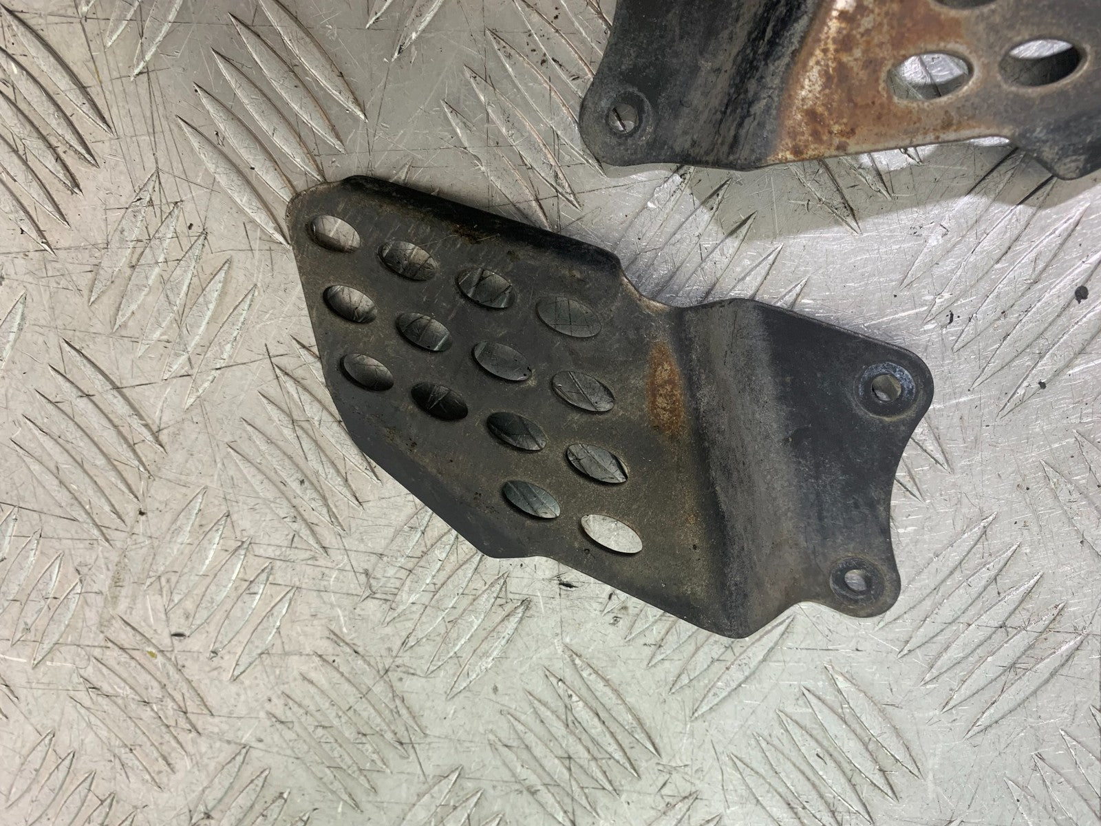 YAMAHA YS125 YS 125 HEEL PLATES YEAR 2017-2021 (CMB1321)