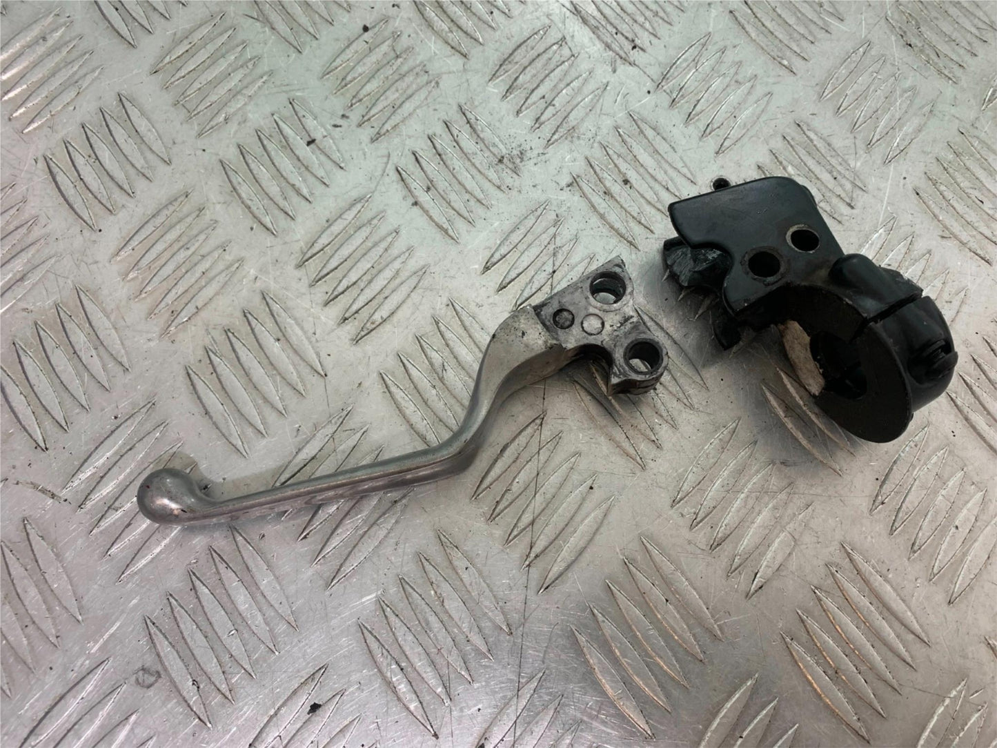 HARLEY DAVIDSON FXS BLACKLINE 1585 CLUTCH LEVER & BRACKET  YEAR 2012 (CMB1147)