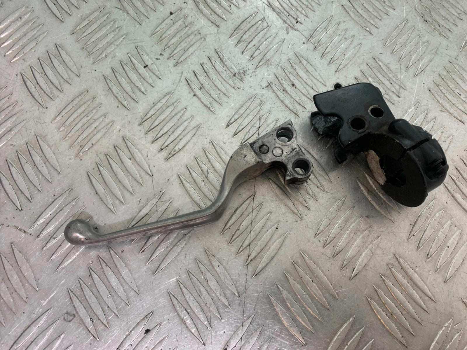 HARLEY DAVIDSON FXS BLACKLINE 1585 CLUTCH LEVER & BRACKET  YEAR 2012 (CMB1147)